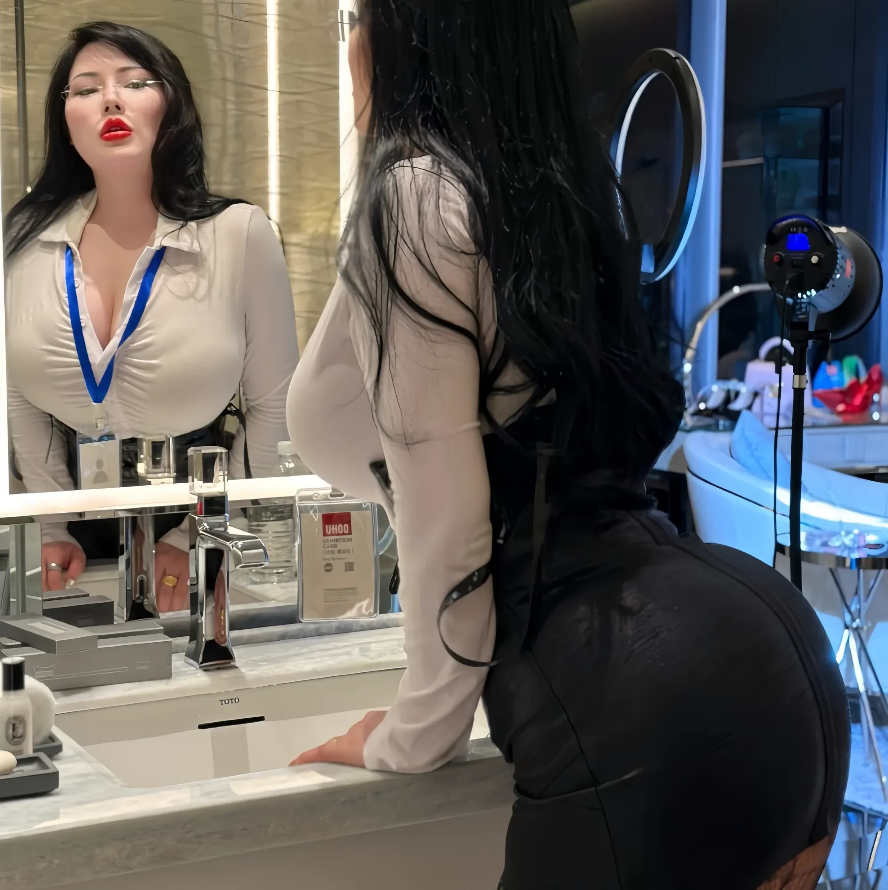 爆爆猪炸 – 秘书 [16P] - 秀人网免费无水印在线套图写真