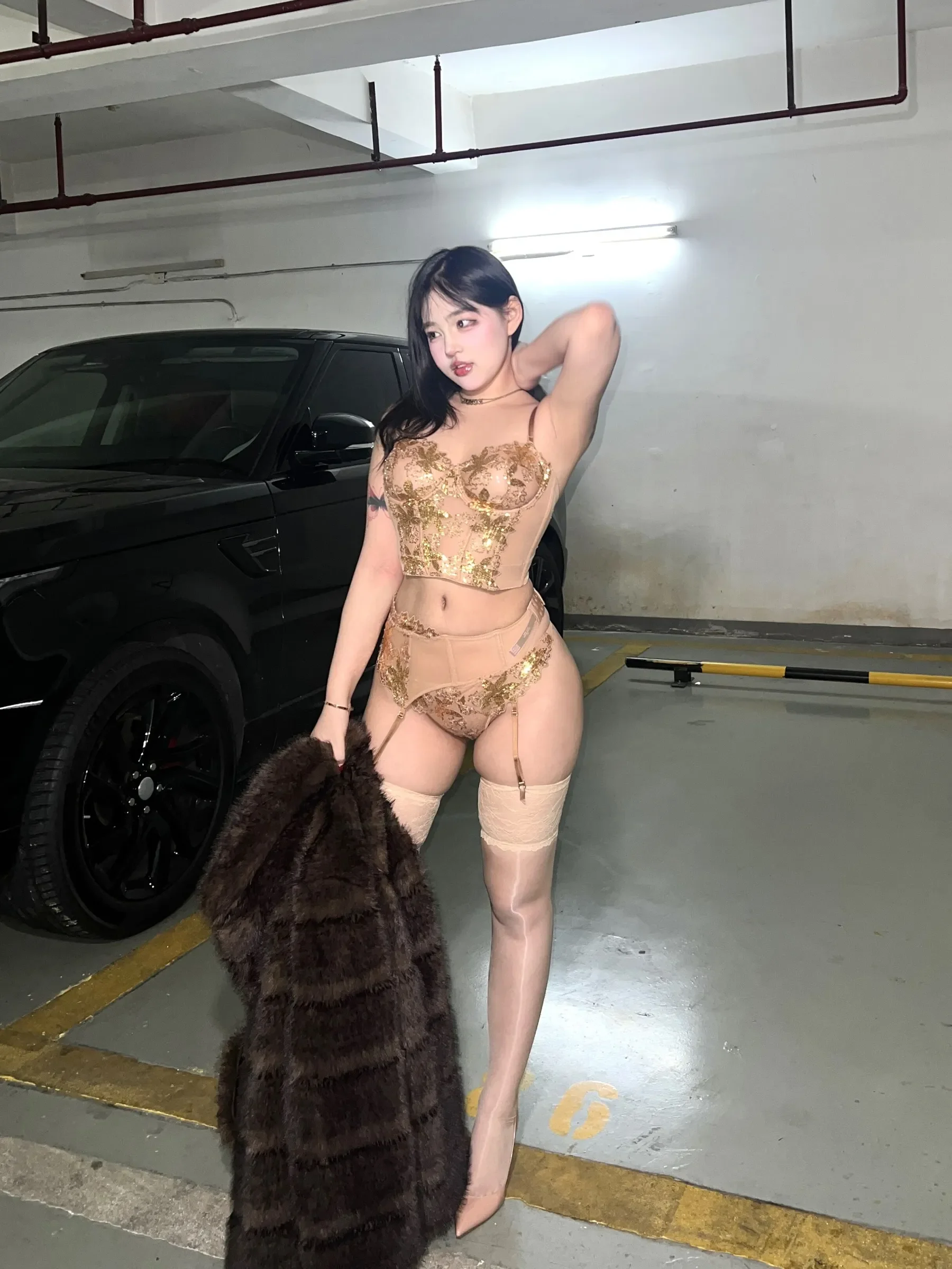 小u优优子 – 貂皮大衣 [50P] - 秀人网免费无水印在线套图写真