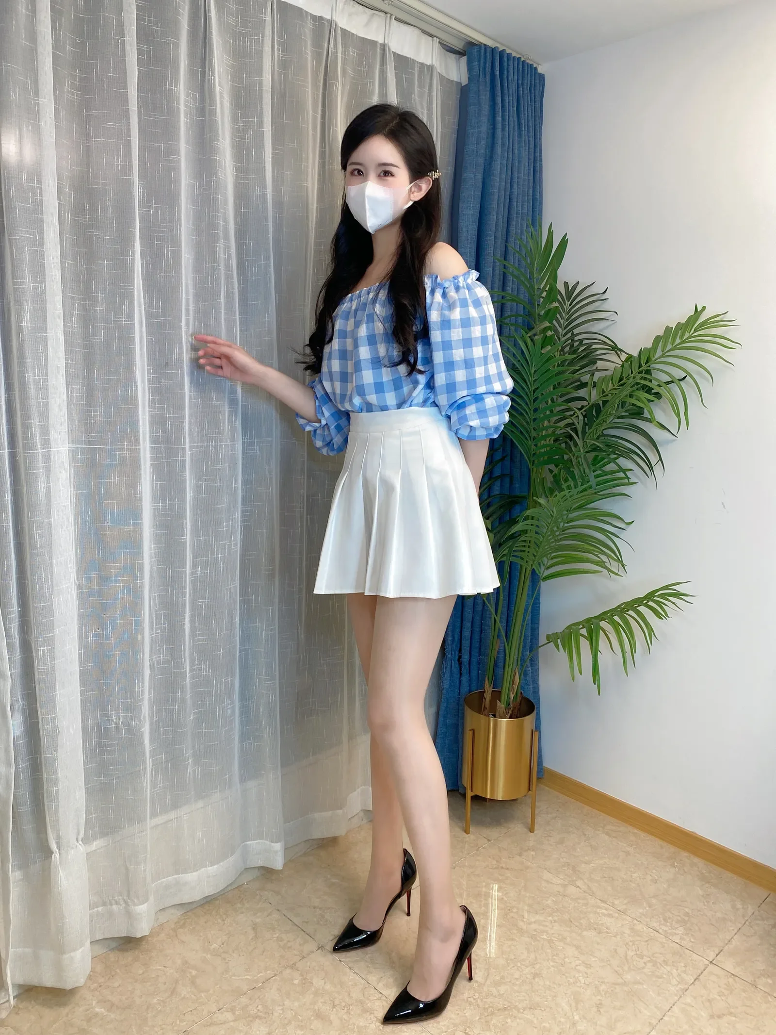 July芝岚 – 虾线油亮 [33P] - 秀人网免费无水印在线套图写真