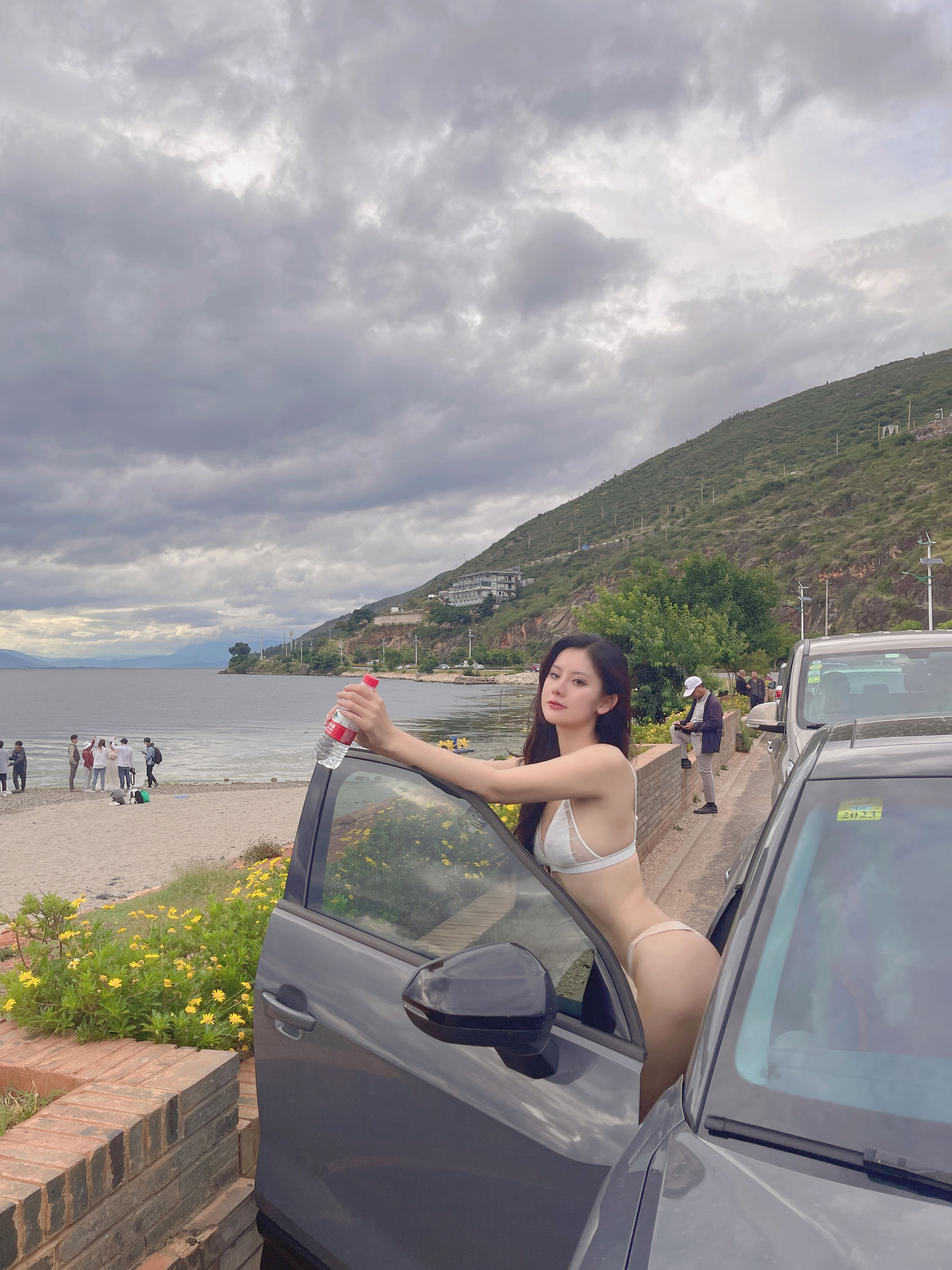 就是阿朱啊 – 撩开裙子 [33P] - 秀人网免费无水印在线套图写真