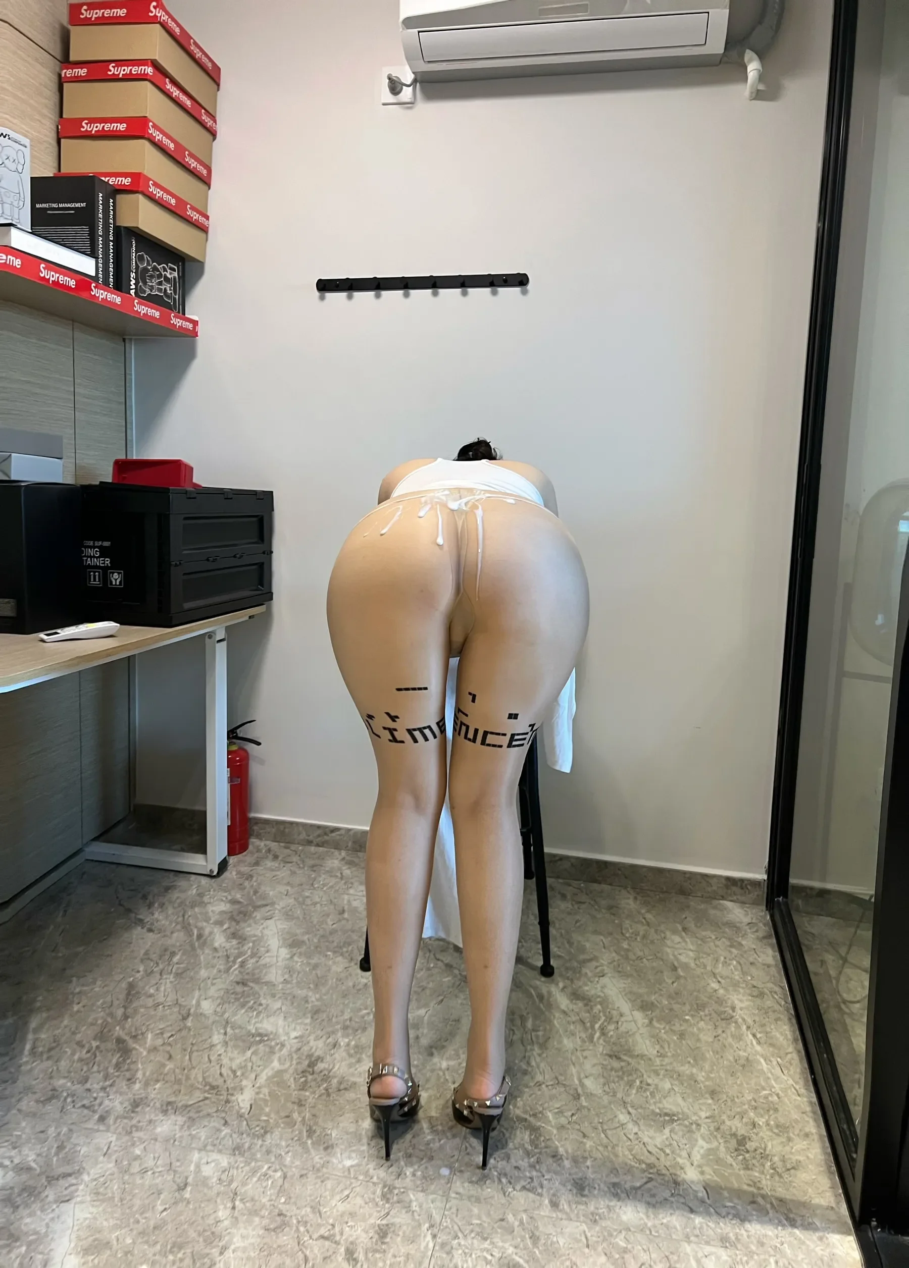 迷人的五姨太 – 湿身肉丝 [20P] - 秀人网免费无水印在线套图写真