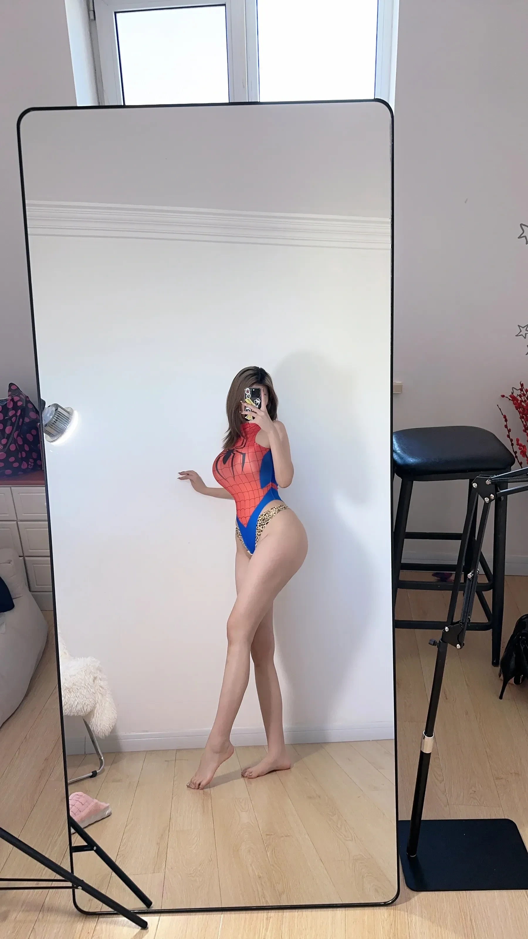 乙醇子呀 – 蜘蛛侠 [16P] - 秀人网免费无水印在线套图写真