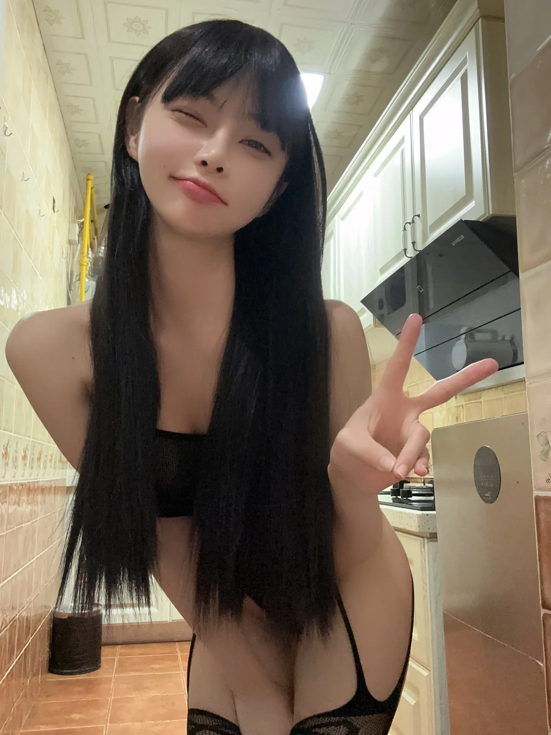 无欲无求的推土君 – 镂空黑色连体衣 [22P] - 秀人网免费无水印在线套图写真