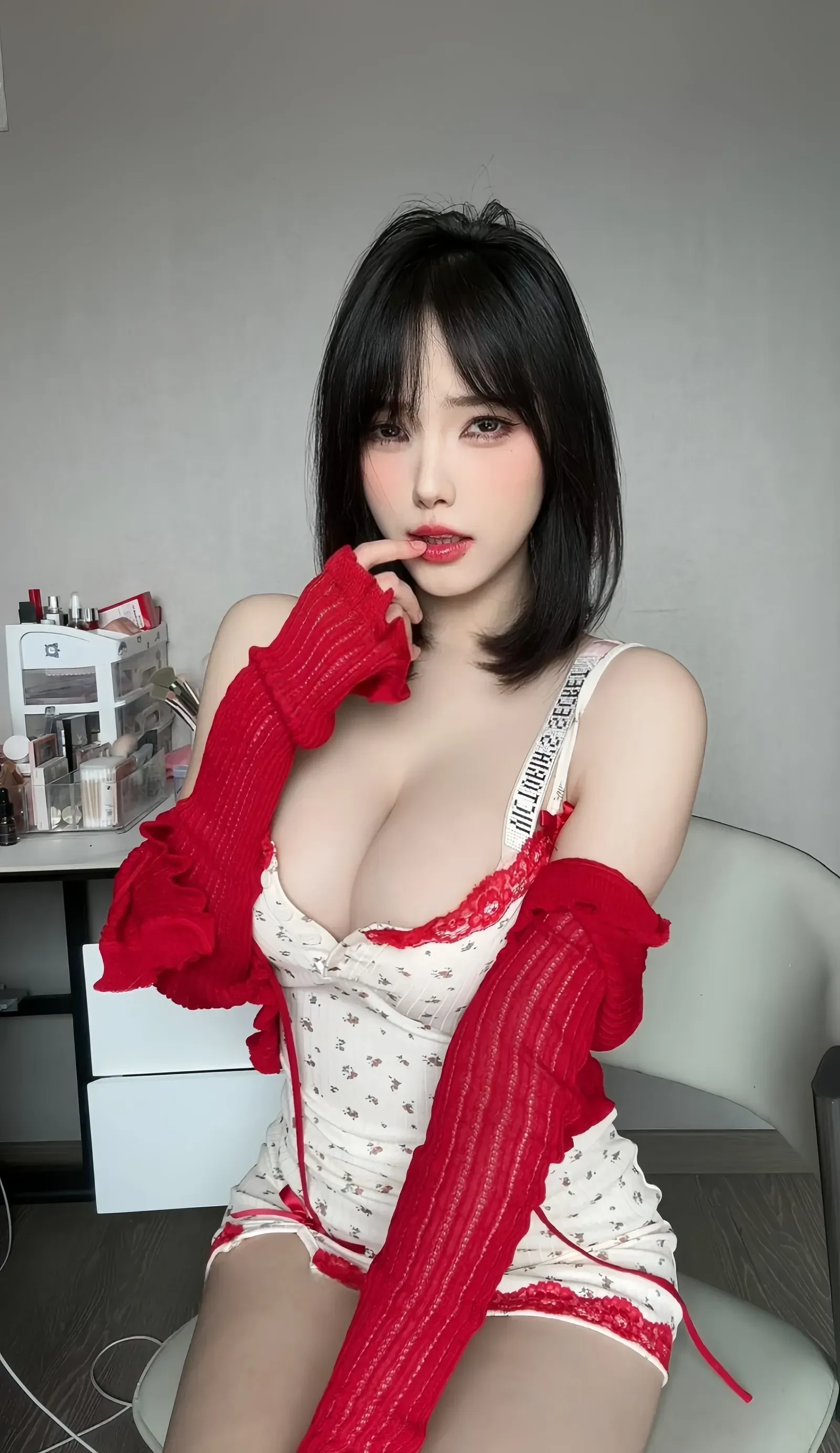 琳铛铛 – 会抖动的大秘密 [19P] - 秀人网免费无水印在线套图写真