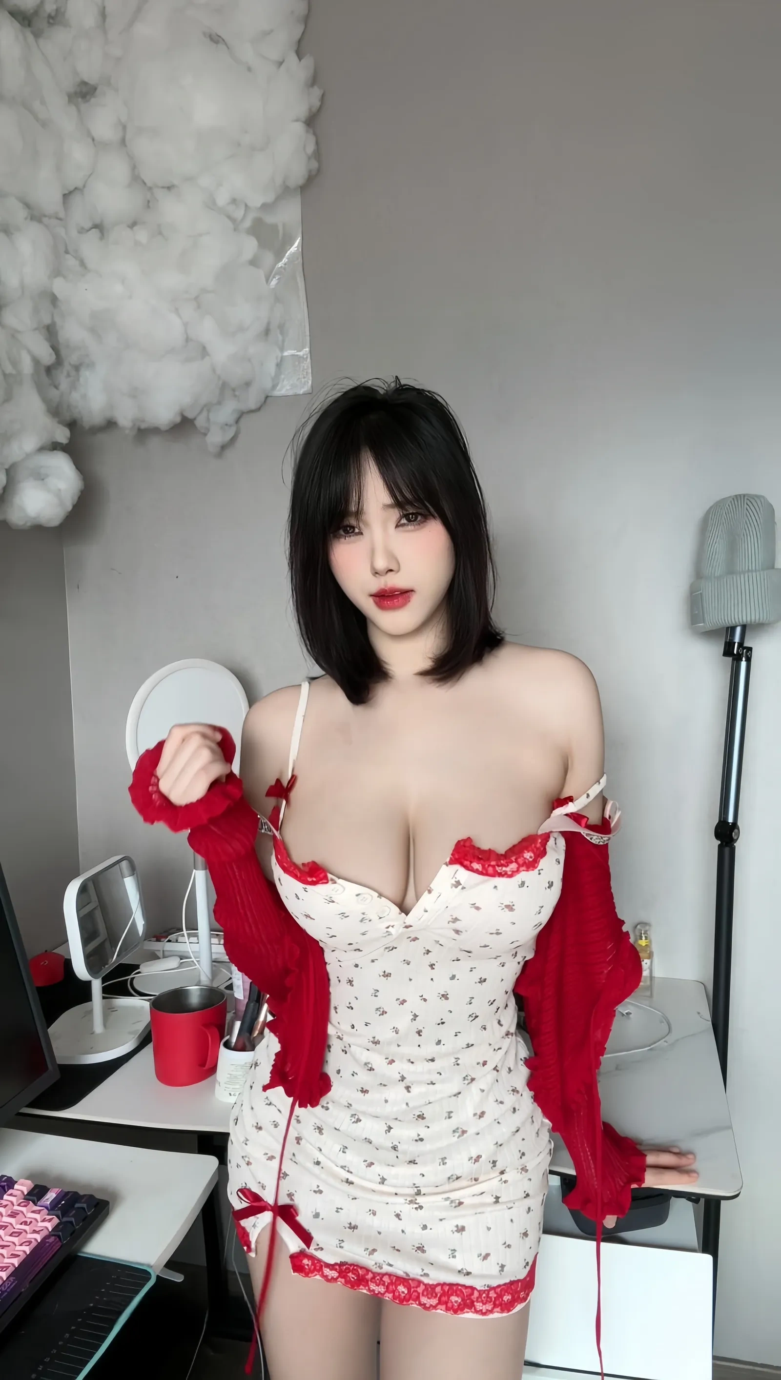 琳铛铛 – 会抖动的大秘密 [19P] - 秀人网免费无水印在线套图写真