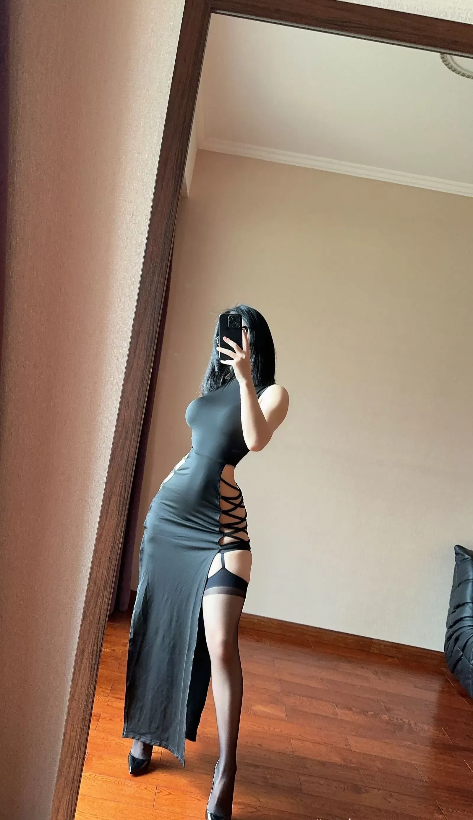 俏妞qiaoniuTT – 国风黑丝开叉旗袍 [30P] - 秀人网免费无水印在线套图写真