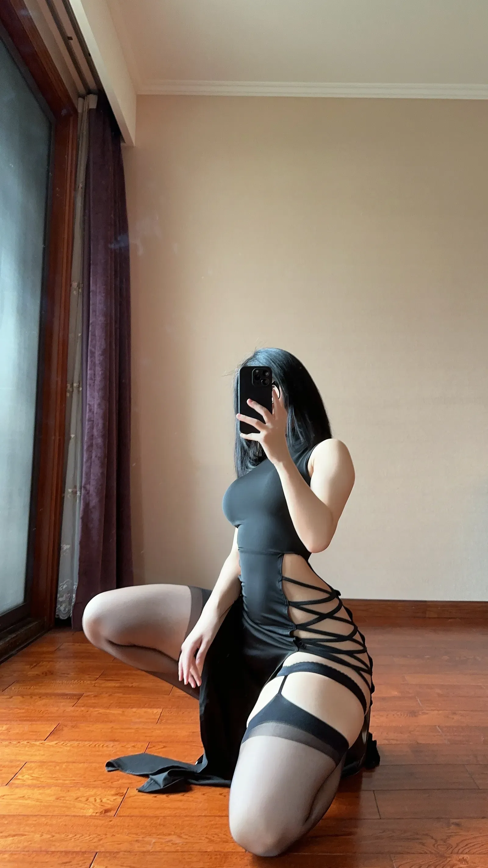 俏妞qiaoniuTT – 国风黑丝开叉旗袍 [30P] - 秀人网免费无水印在线套图写真