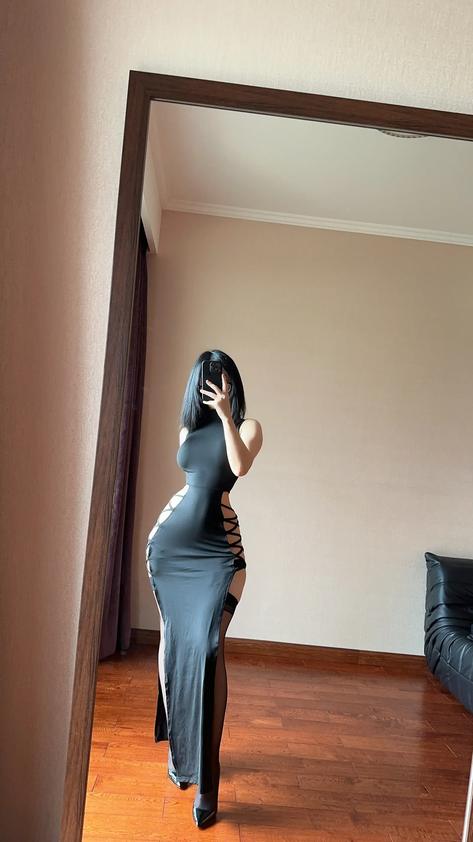 俏妞qiaoniuTT – 国风黑丝开叉旗袍 [30P] - 秀人网免费无水印在线套图写真