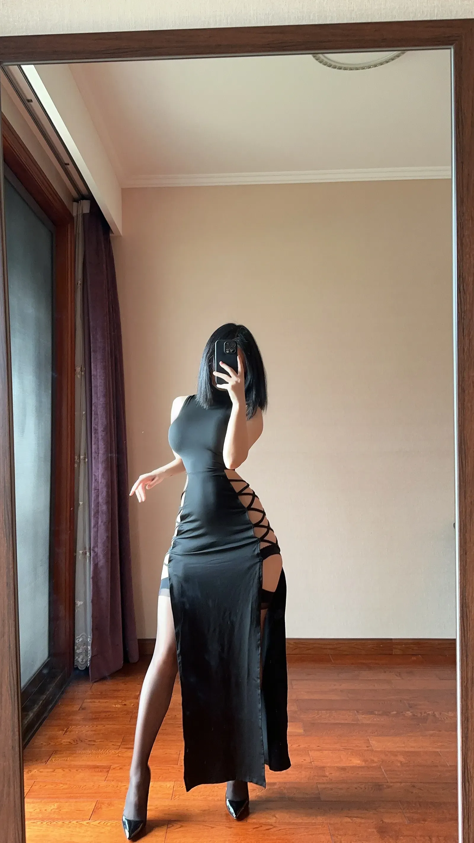 俏妞qiaoniuTT – 国风黑丝开叉旗袍 [30P] - 秀人网免费无水印在线套图写真