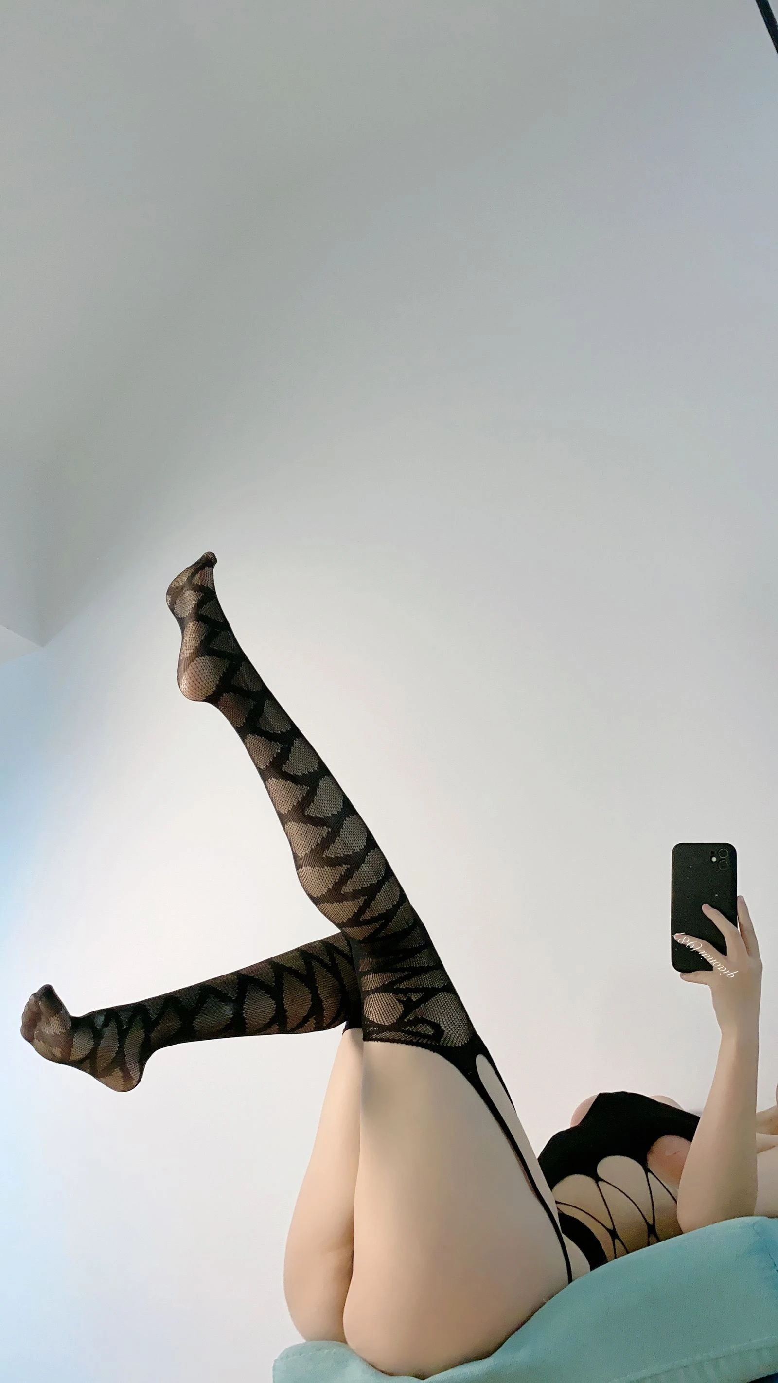 俏妞qiaoniuTT – 黑丝长腿 [13P] - 秀人网免费无水印在线套图写真