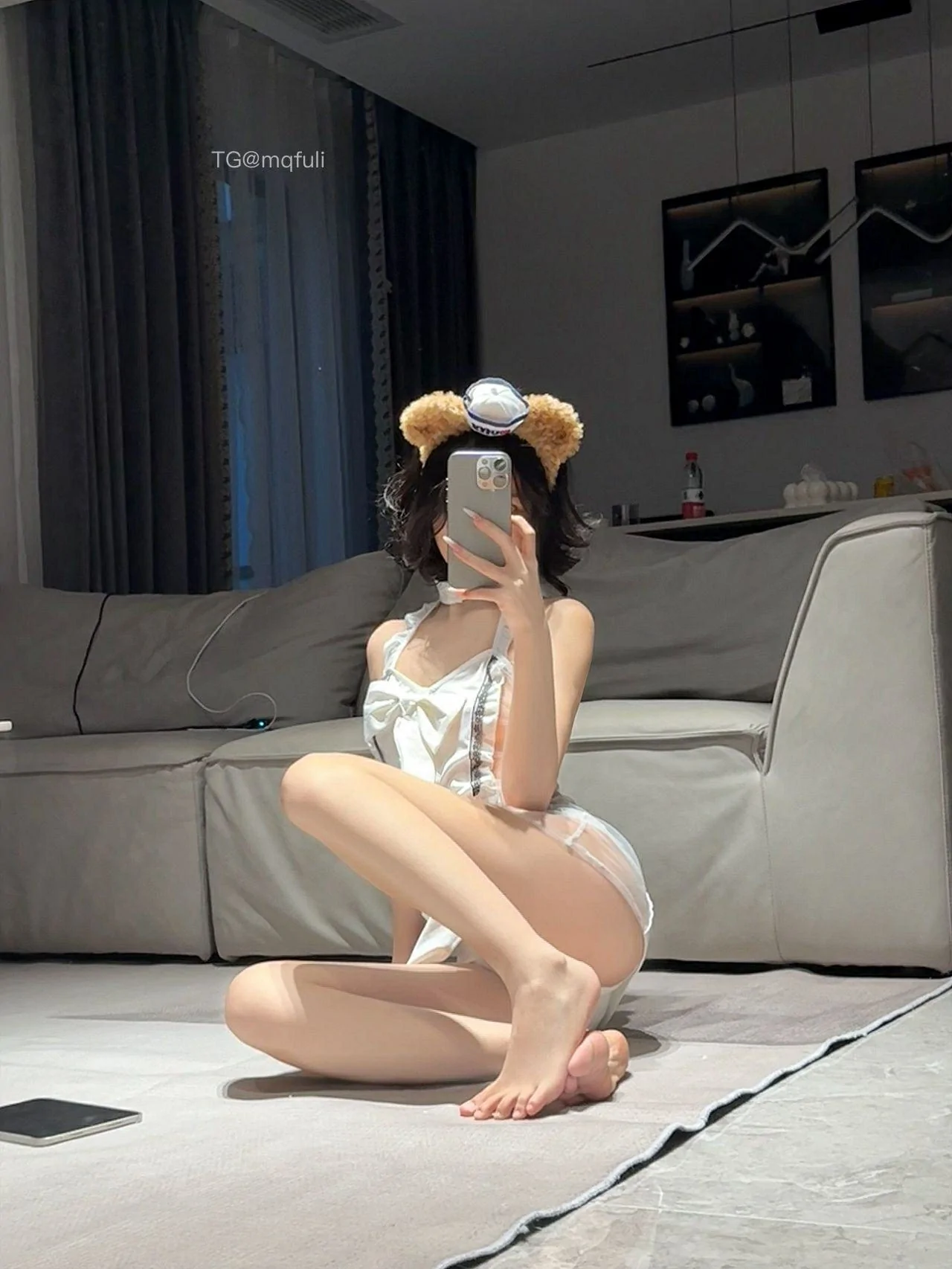 纯欲伊 &#8211; 私摄自拍图包 [18P] - 秀人网免费无水印在线套图写真