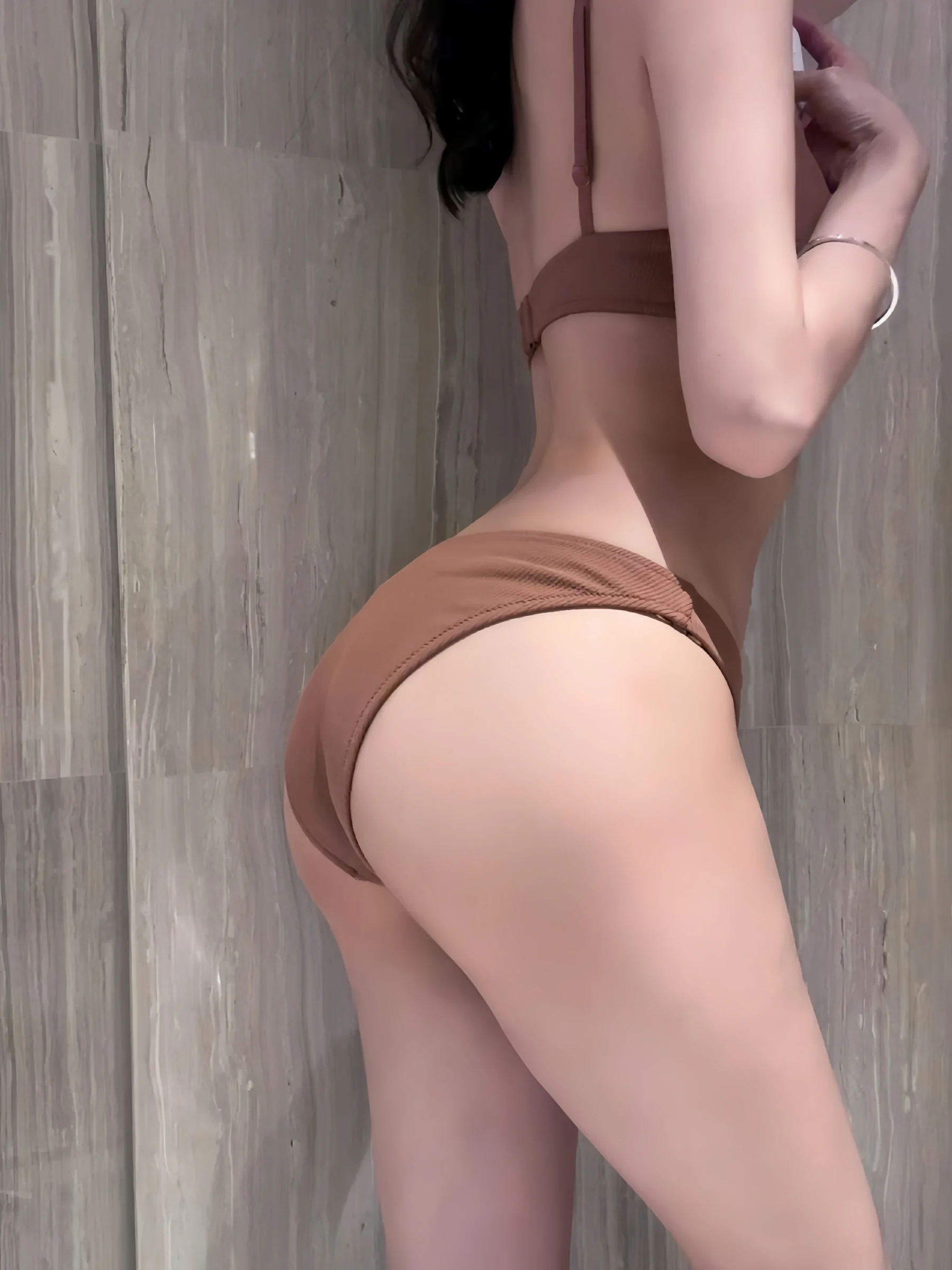 麻利亚辣 &#8211; 三角牛仔短裤 [18P] - 秀人网免费无水印在线套图写真