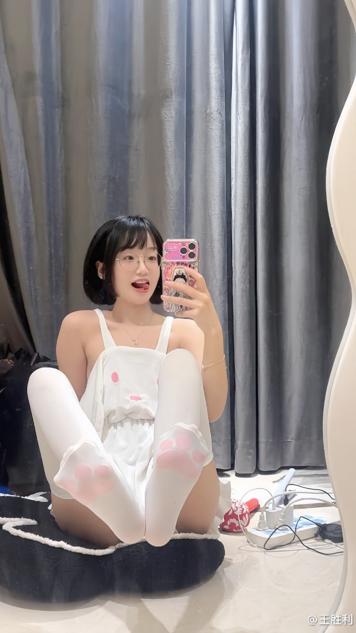 胜利的小生活 - 定制套装系列 [13P] - 秀人网免费无水印在线套图写真