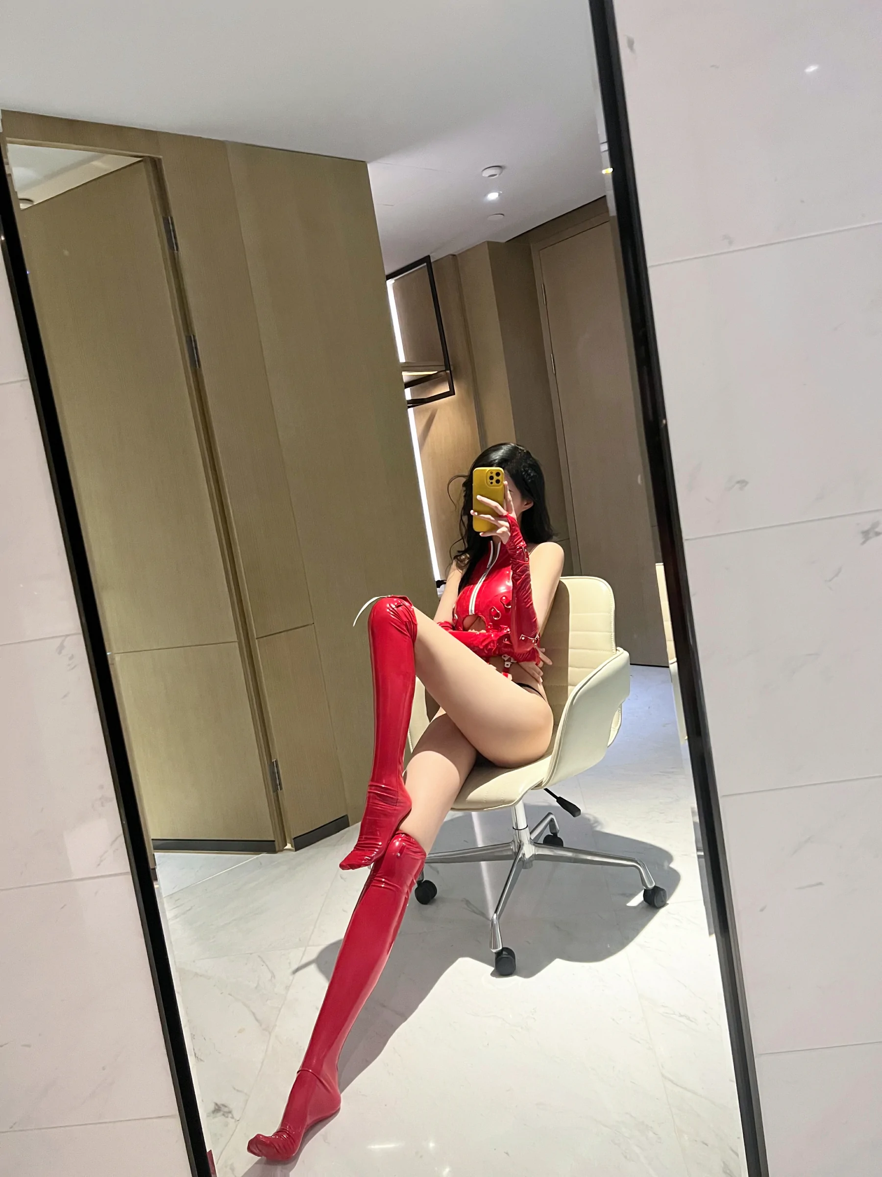 葛征GeZheng – 红色皮裤 [54P] - 秀人网免费无水印在线套图写真