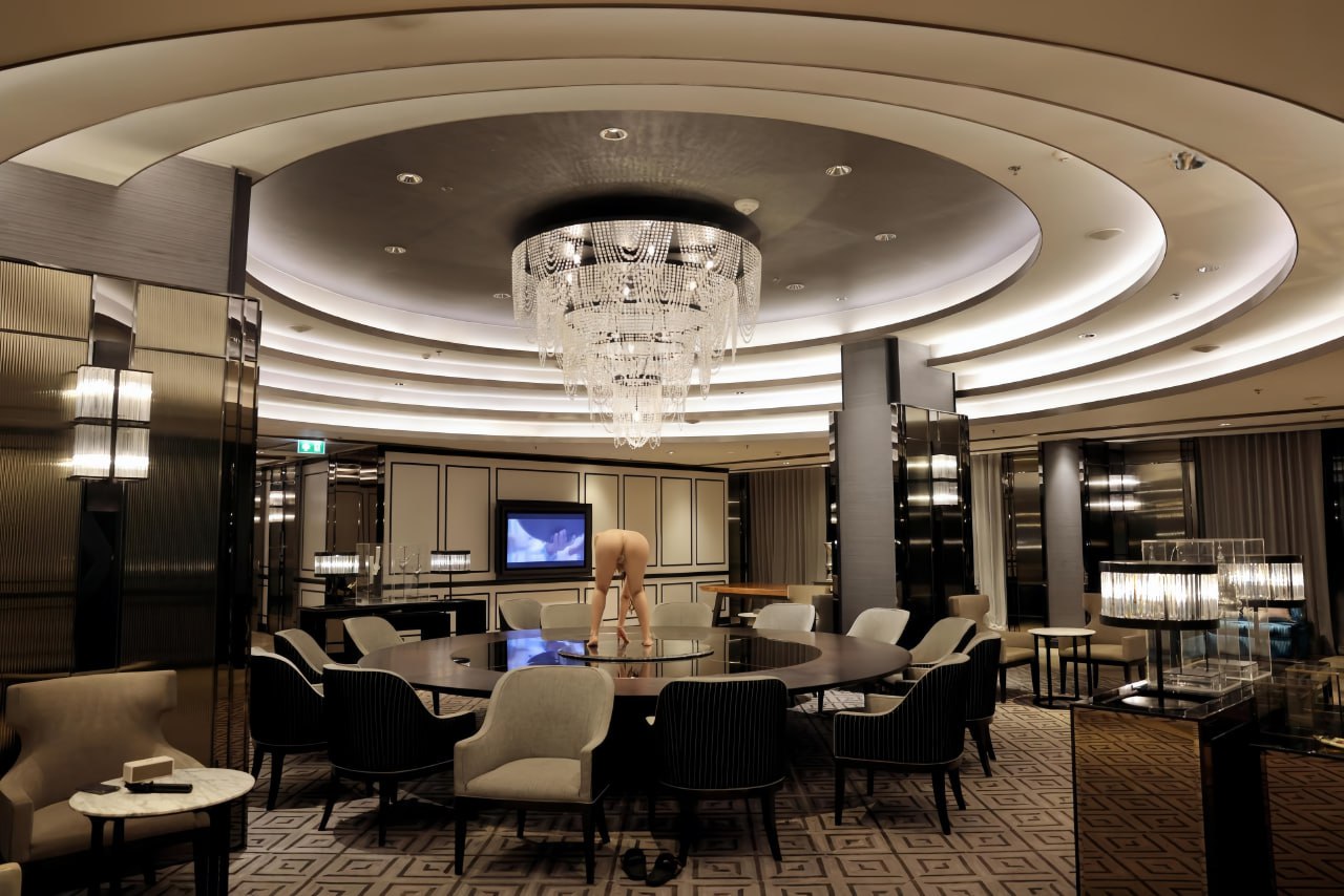 洁己u – 餐桌上的美味 [45P] - 秀人网免费无水印在线套图写真