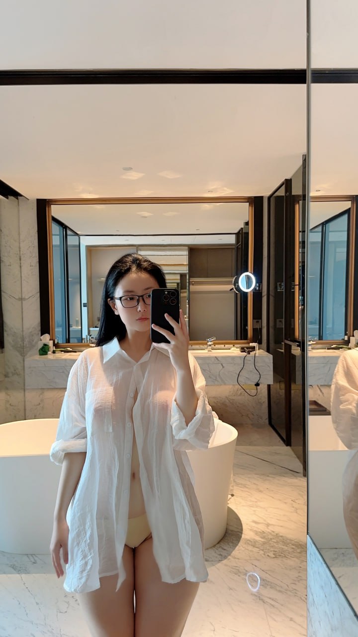 俏妞qiaoniuTT – 男友衬衫 [23P] - 秀人网免费无水印在线套图写真