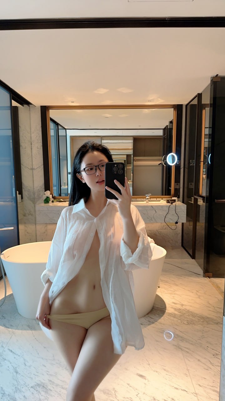 俏妞qiaoniuTT – 男友衬衫 [23P] - 秀人网免费无水印在线套图写真