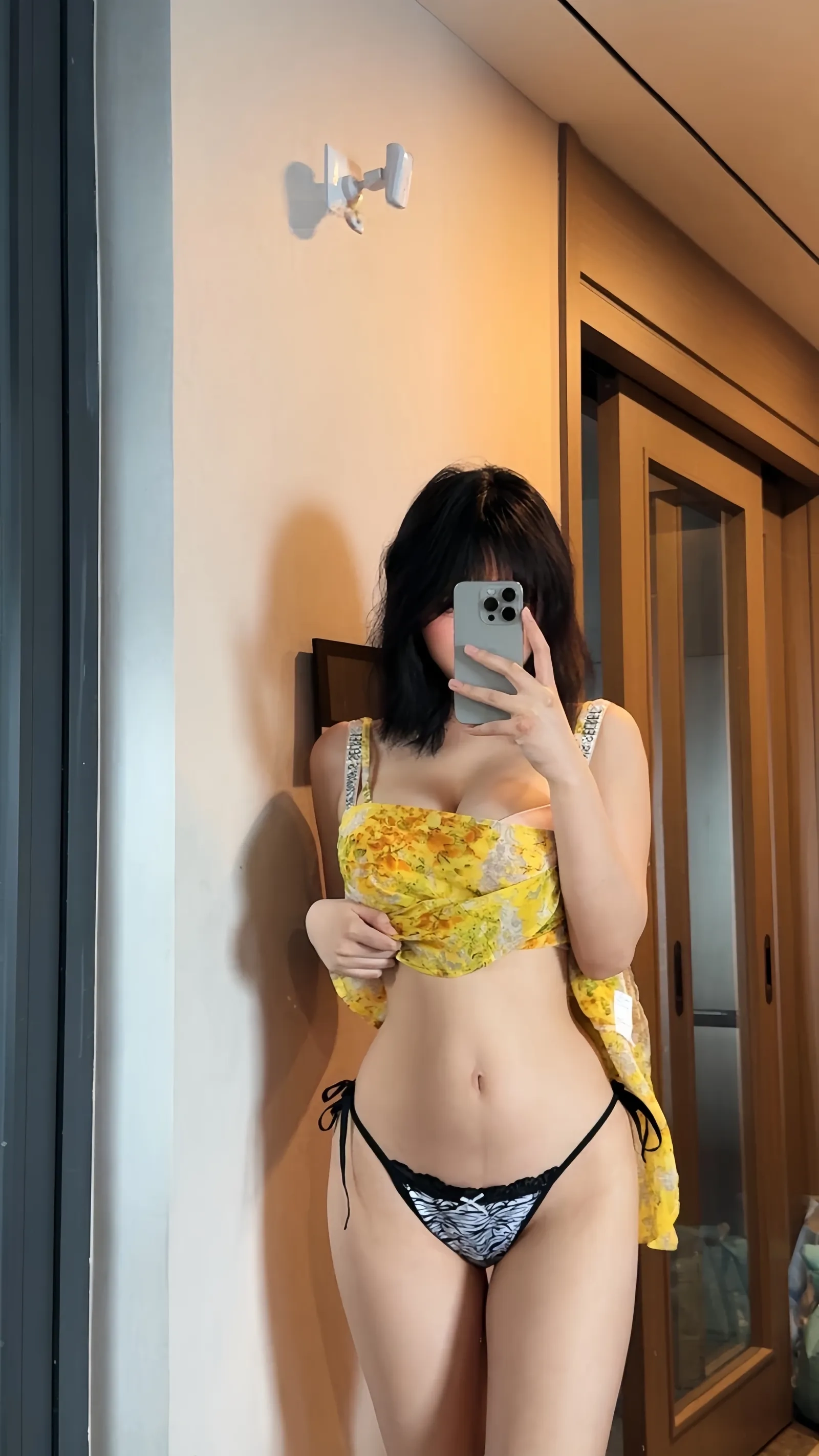 琳铛铛 - 夺命黄色战袍 [15P] - 秀人网免费无水印在线套图写真