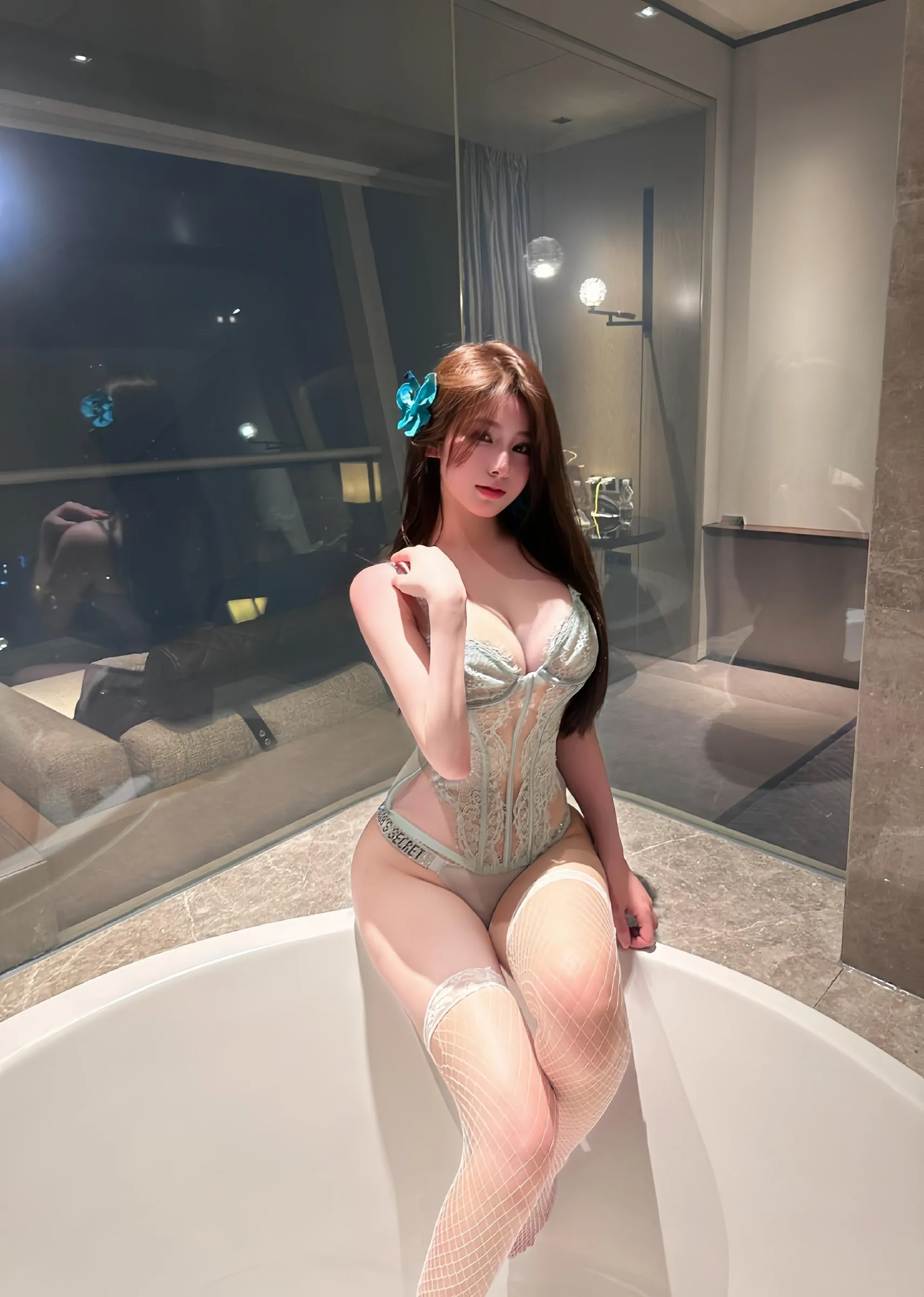 奔跑的晶螺儿 - 性感情趣蕾丝半腿白网丝 [24P] - 秀人网免费无水印在线套图写真