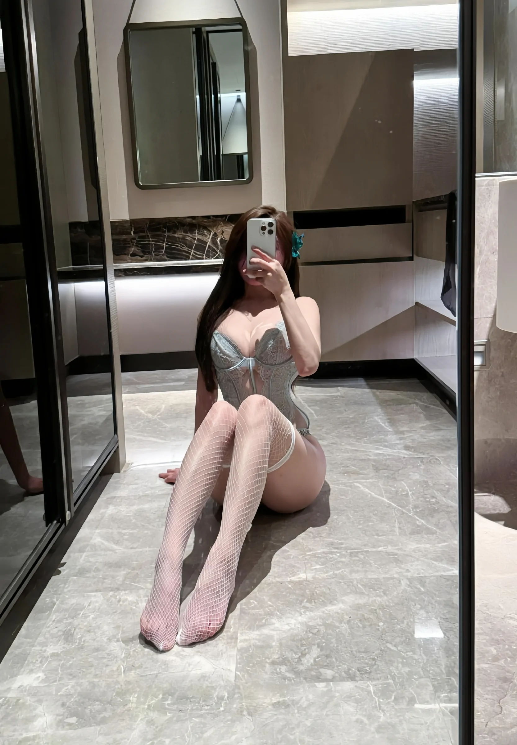 奔跑的晶螺儿 - 性感情趣蕾丝半腿白网丝 [24P] - 秀人网免费无水印在线套图写真