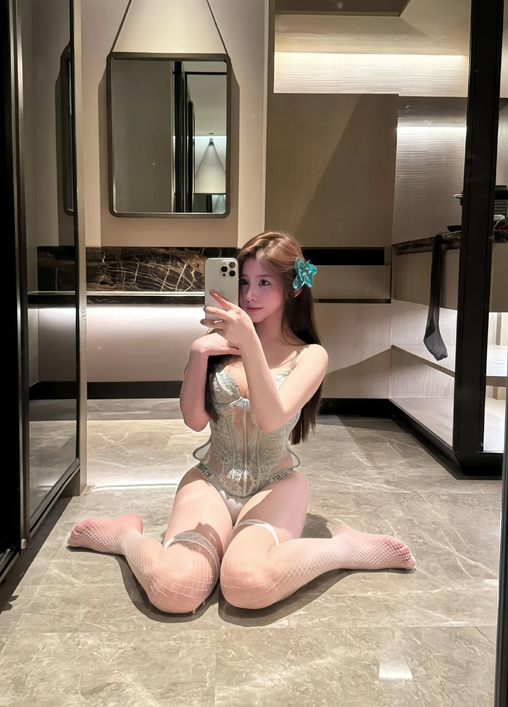 奔跑的晶螺儿 - 性感情趣蕾丝半腿白网丝 [24P] - 秀人网免费无水印在线套图写真