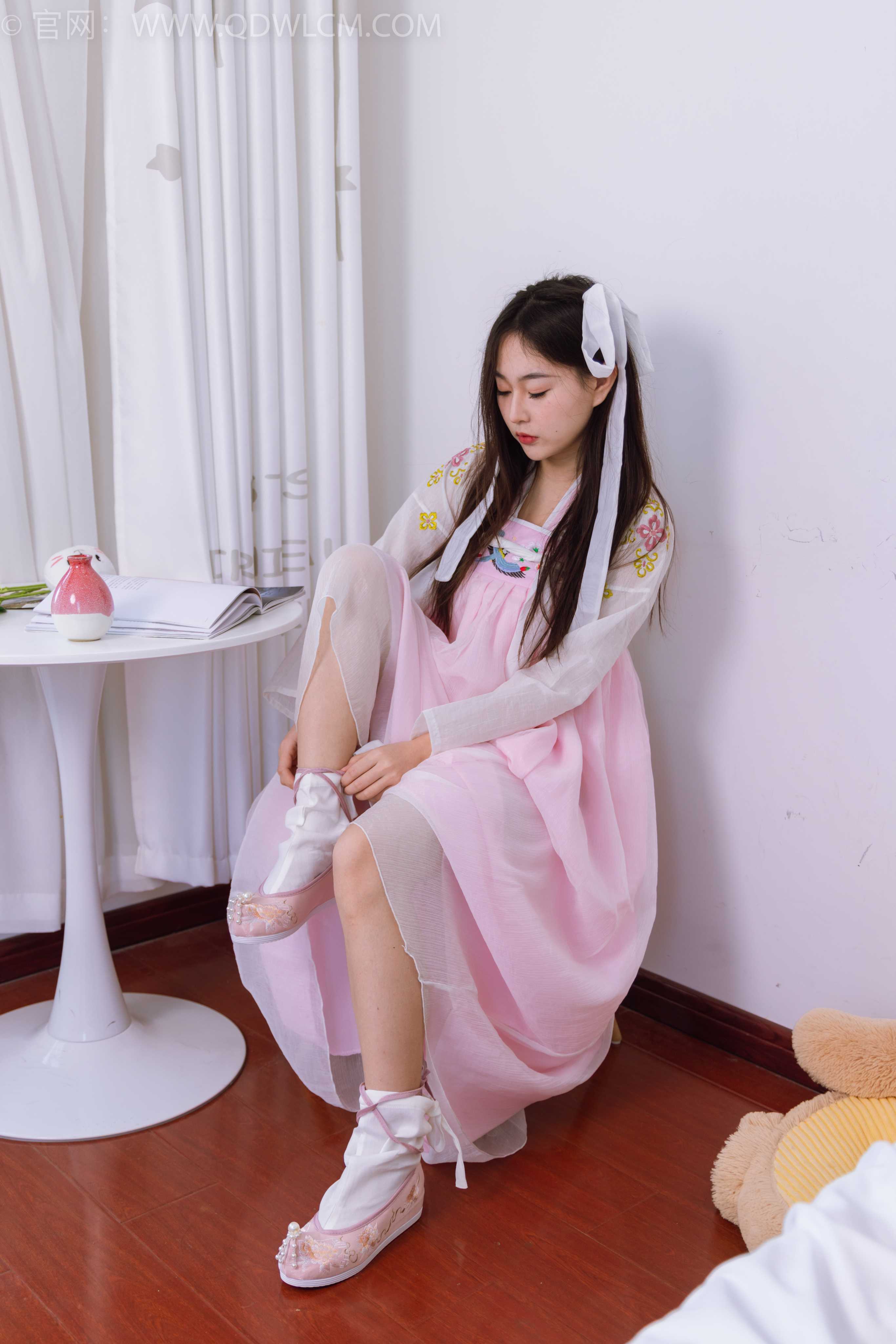 图片[2]-物恋传媒 NO.1484 美兔-杏花微雨 [150P-1V-3.9G]-COS写真在线网