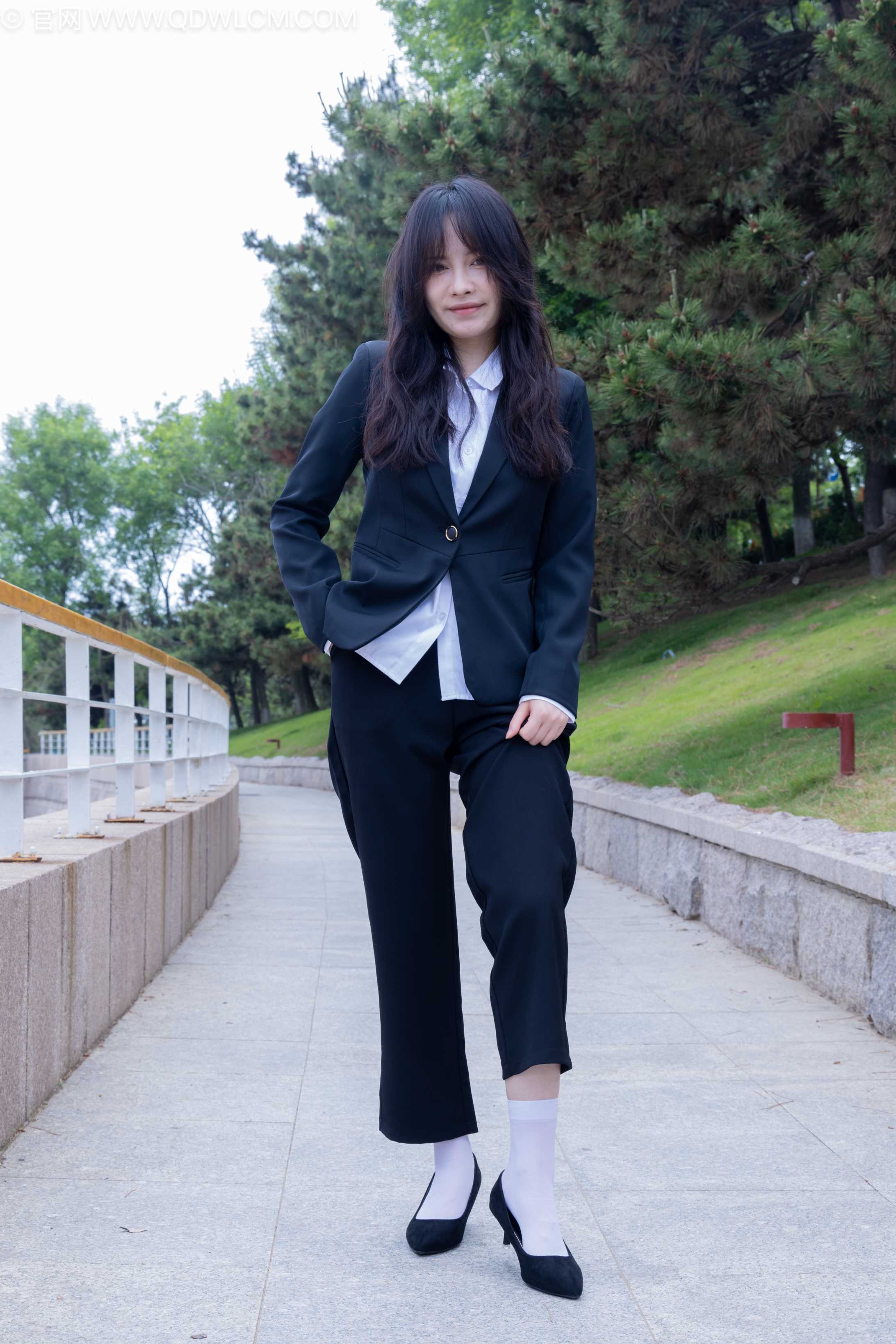 图片[5]-物恋传媒 NO.2238 小酒-高跟鞋、短白丝、ol制服户外[230P-1V-6.94G]-COS写真在线网