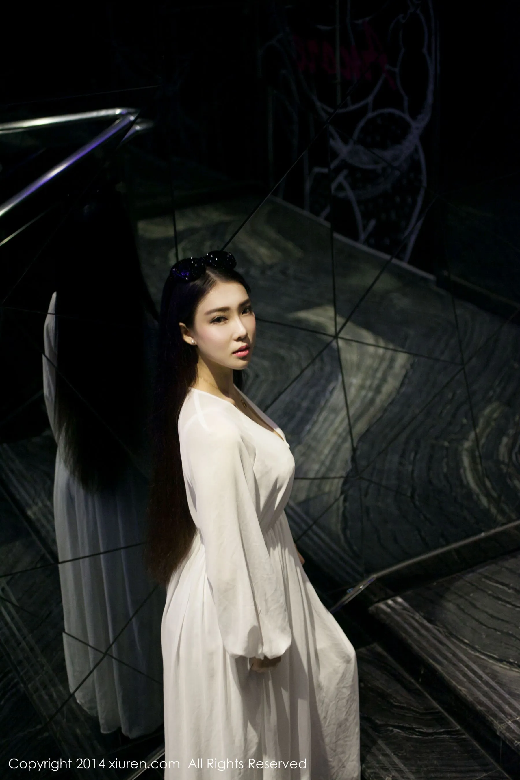 图片[2]-夢娜Vanessa《款款而来的特级女神》 秀人网 No.131-COS写真在线网