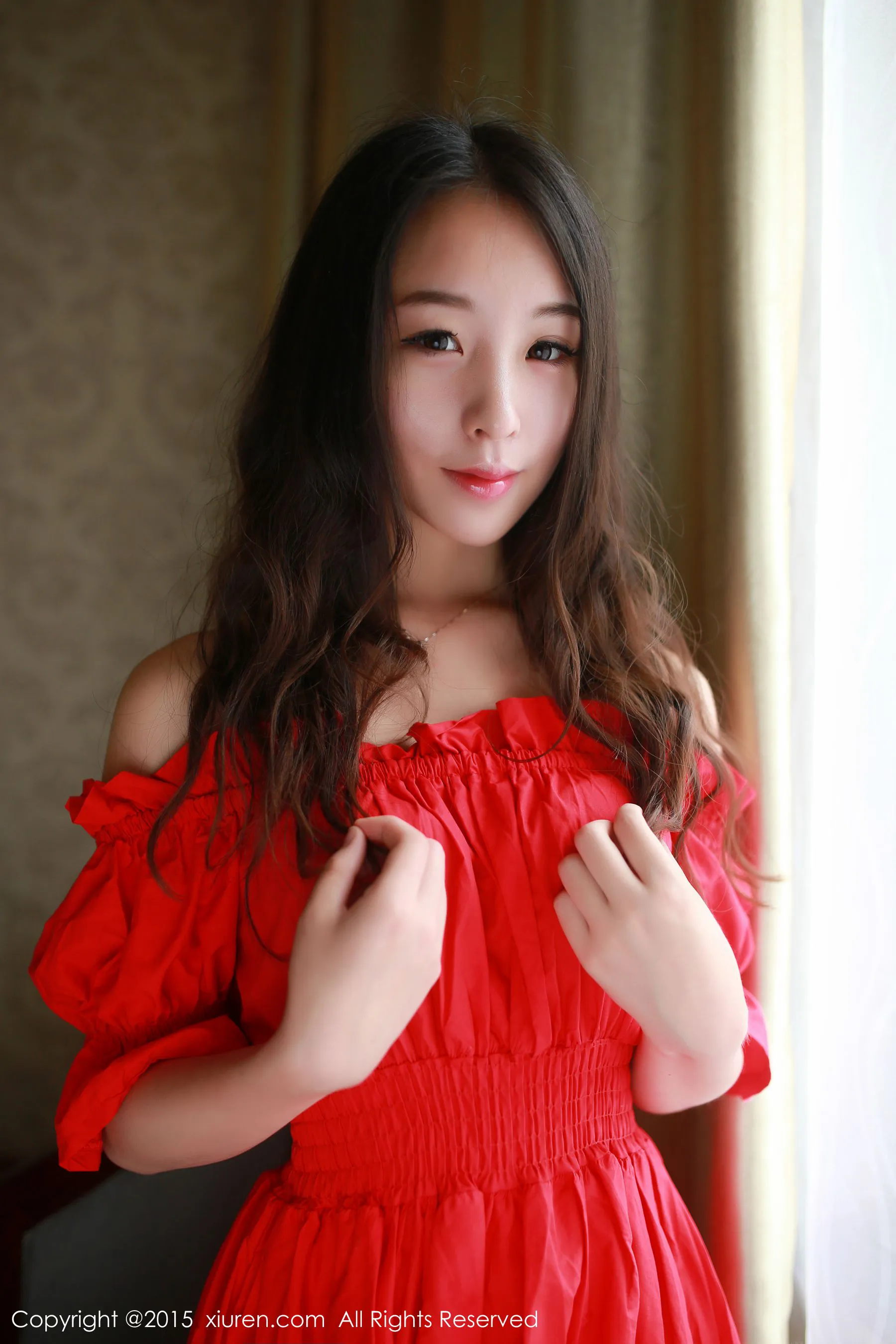 图片[2]-梓萱Crystal《连衣裙+热裤+网袜制服》 秀人网 No.347-COS写真在线网