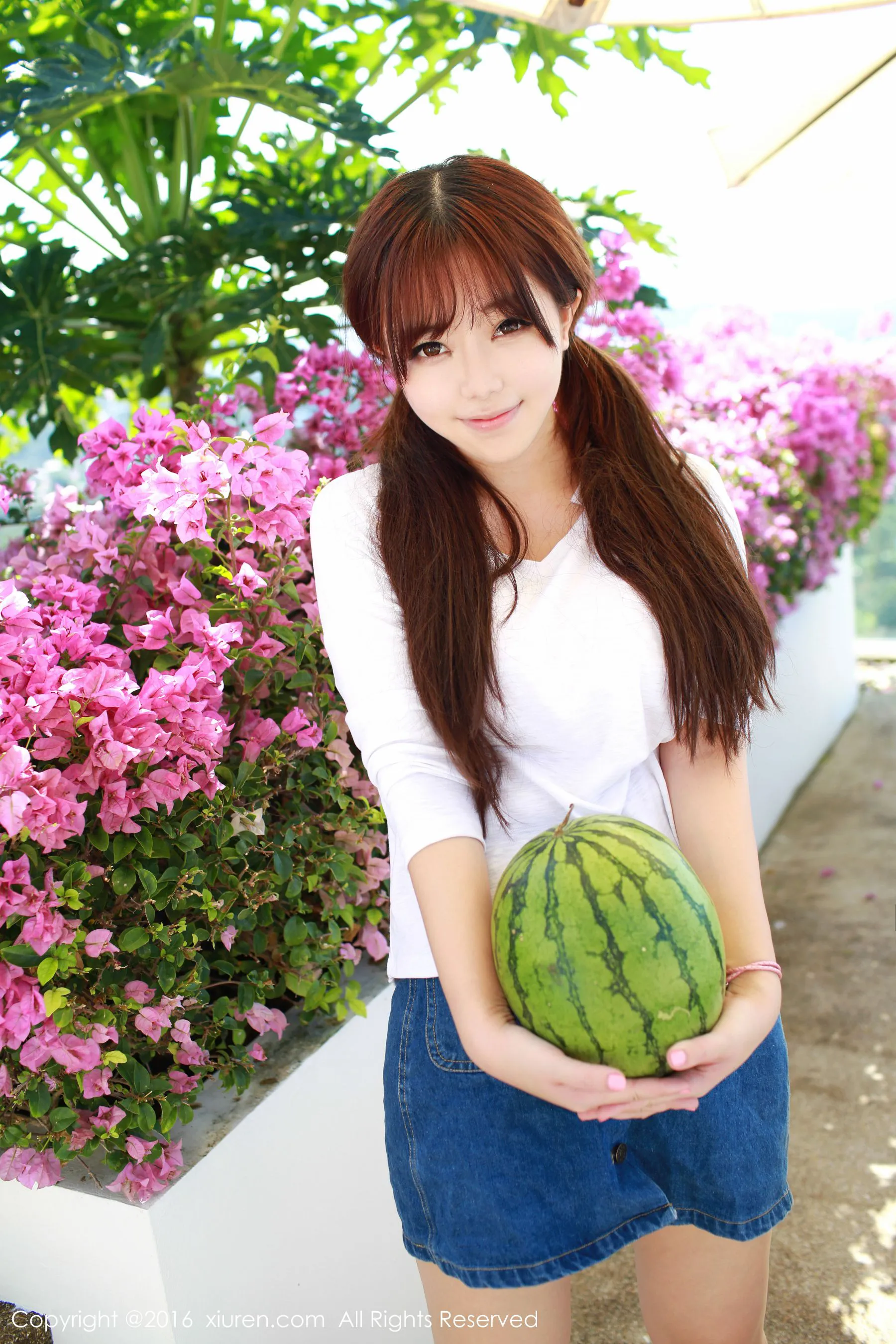 图片[2]-刘飞儿Faye《西瓜+牛仔超短裙+针织内衣》 秀人网 No.490-COS写真在线网