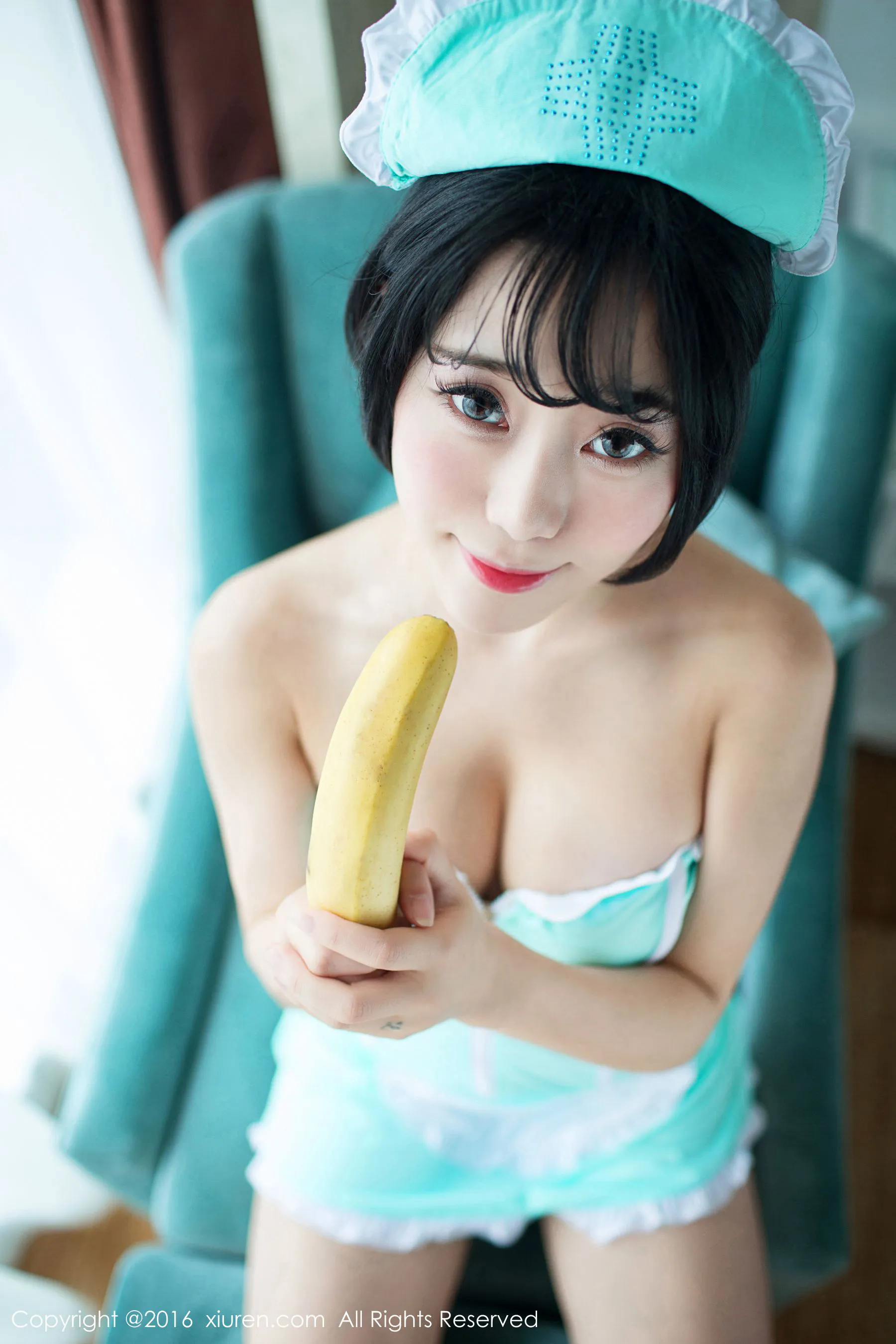 图片[5]-兜豆靓Youlina《香蕉小护士》 秀人网 No.550-COS写真在线网