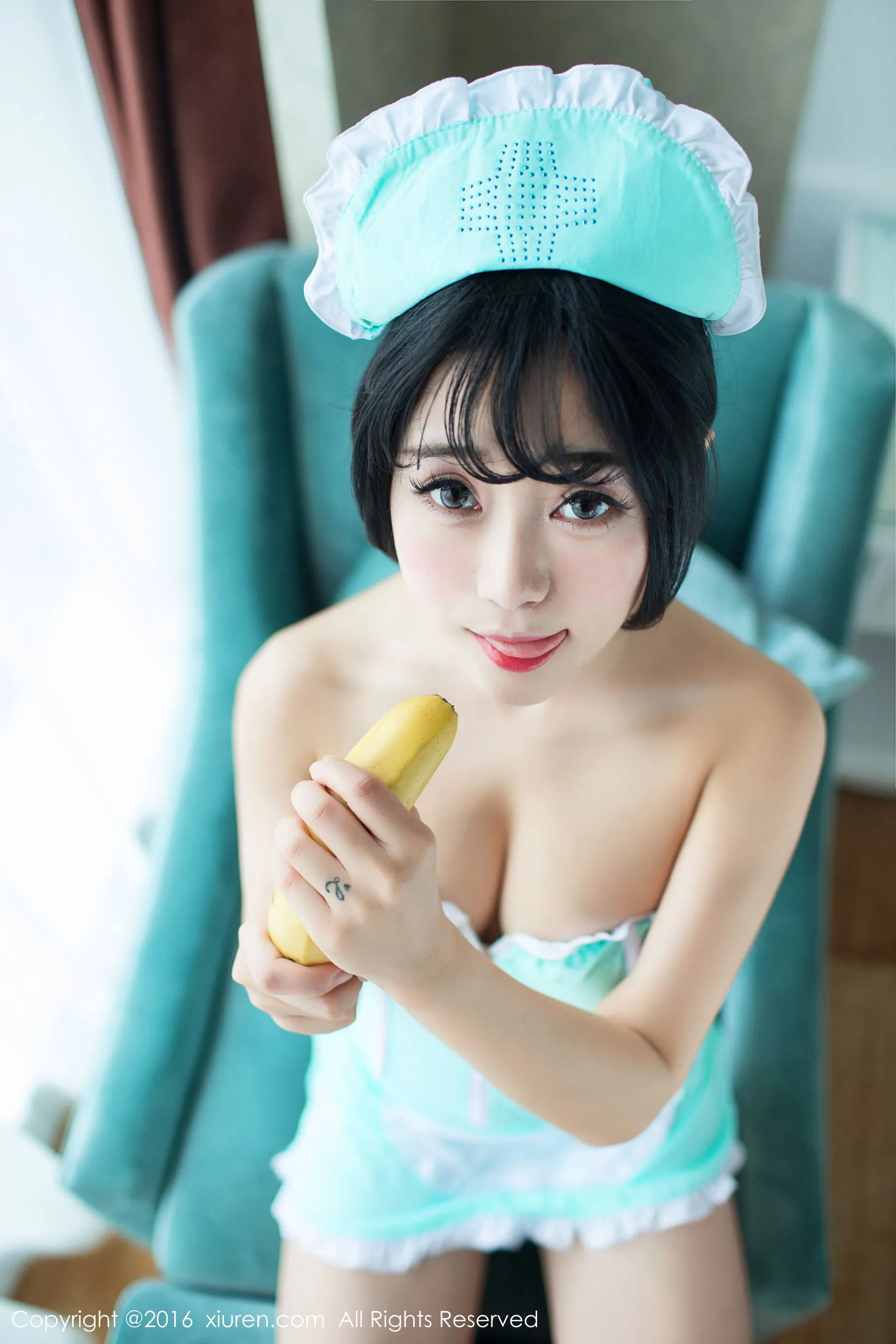 图片[6]-兜豆靓Youlina《香蕉小护士》 秀人网 No.550-COS写真在线网