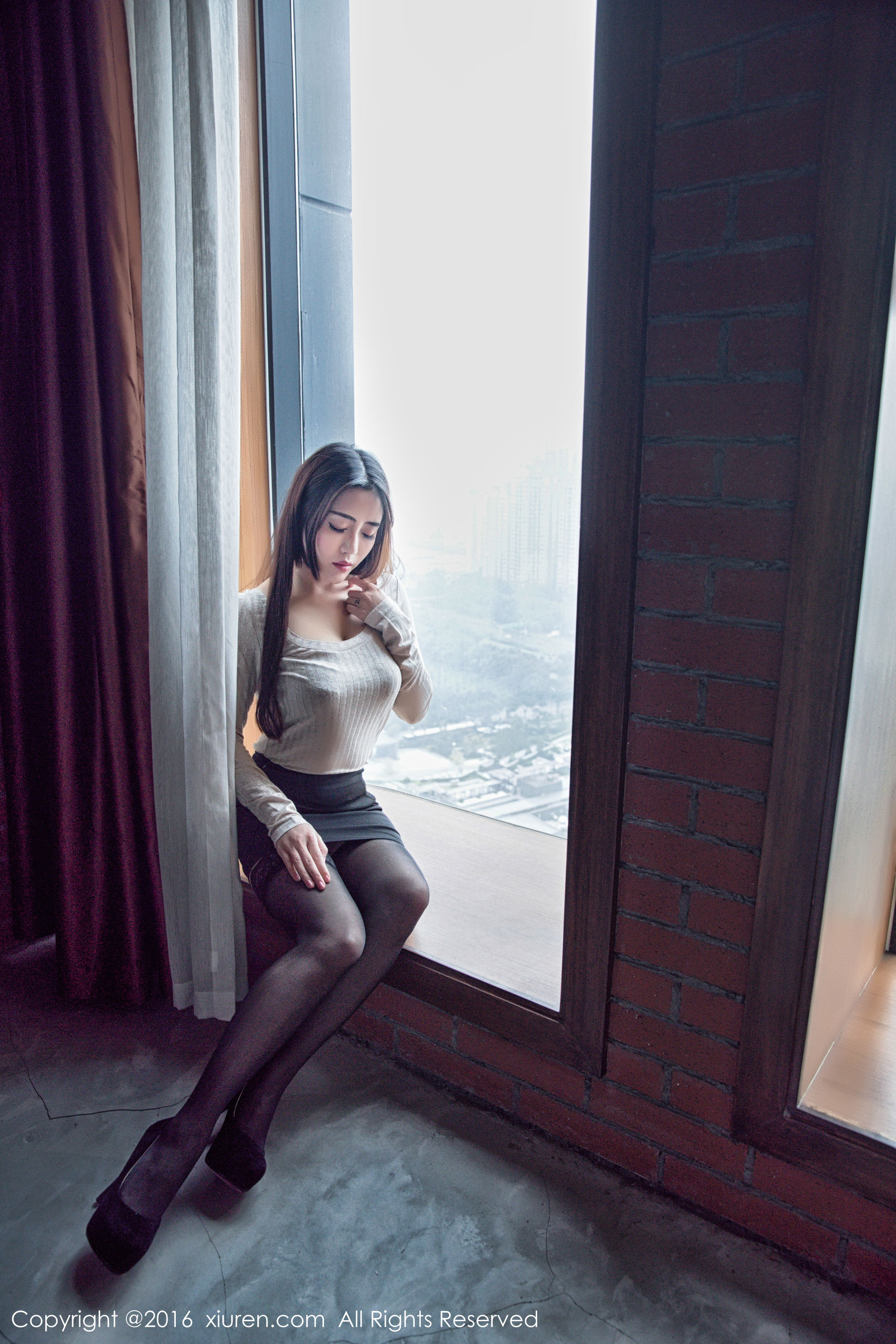 图片[2]-兜豆靓Youlina《黑丝制服束缚》 秀人网XIUREN No.733-COS写真在线网
