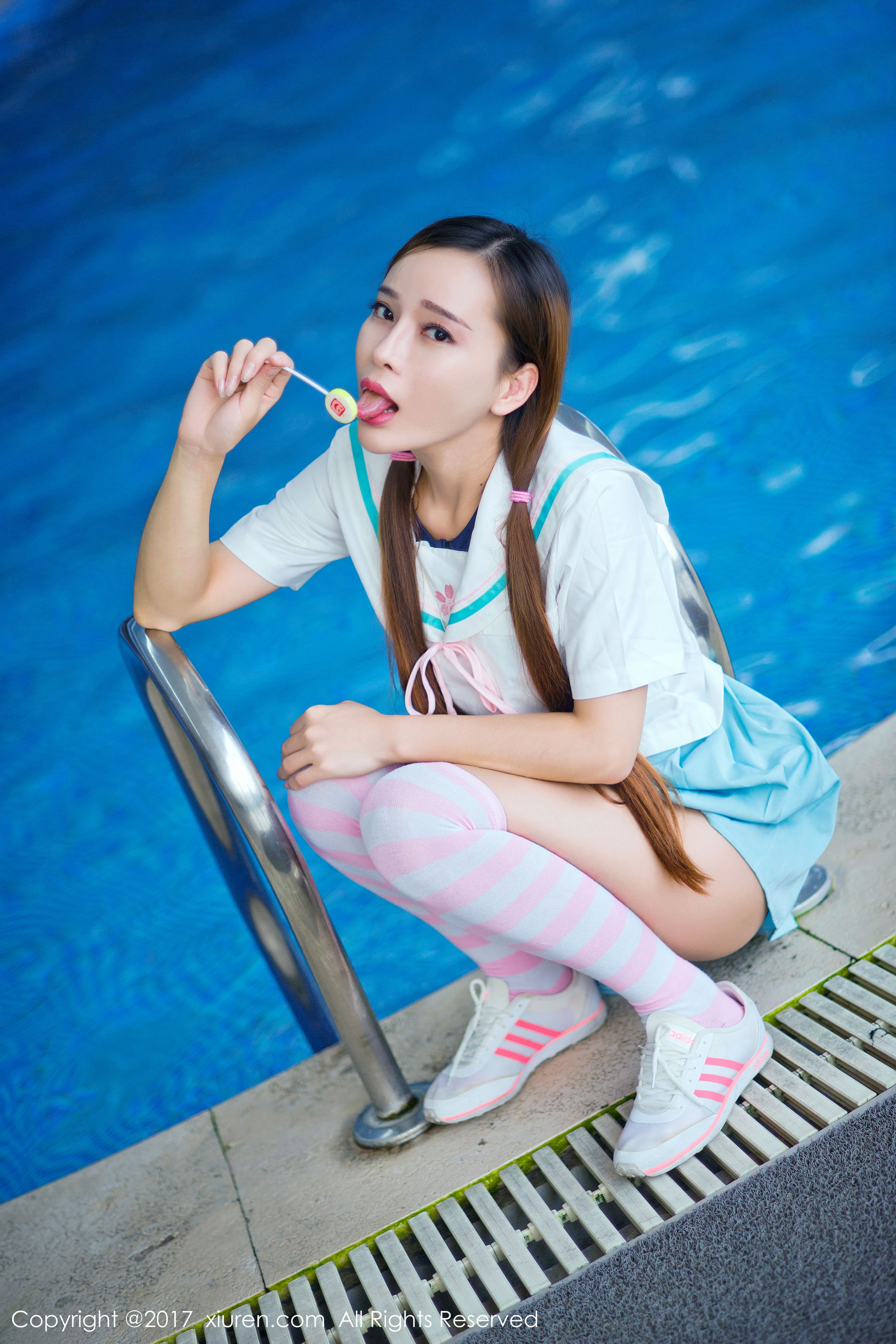 图片[2]-艾小青《人体泡沫浴+日系学生服泳池棒棒糖》 秀人 NO.866-COS写真在线网