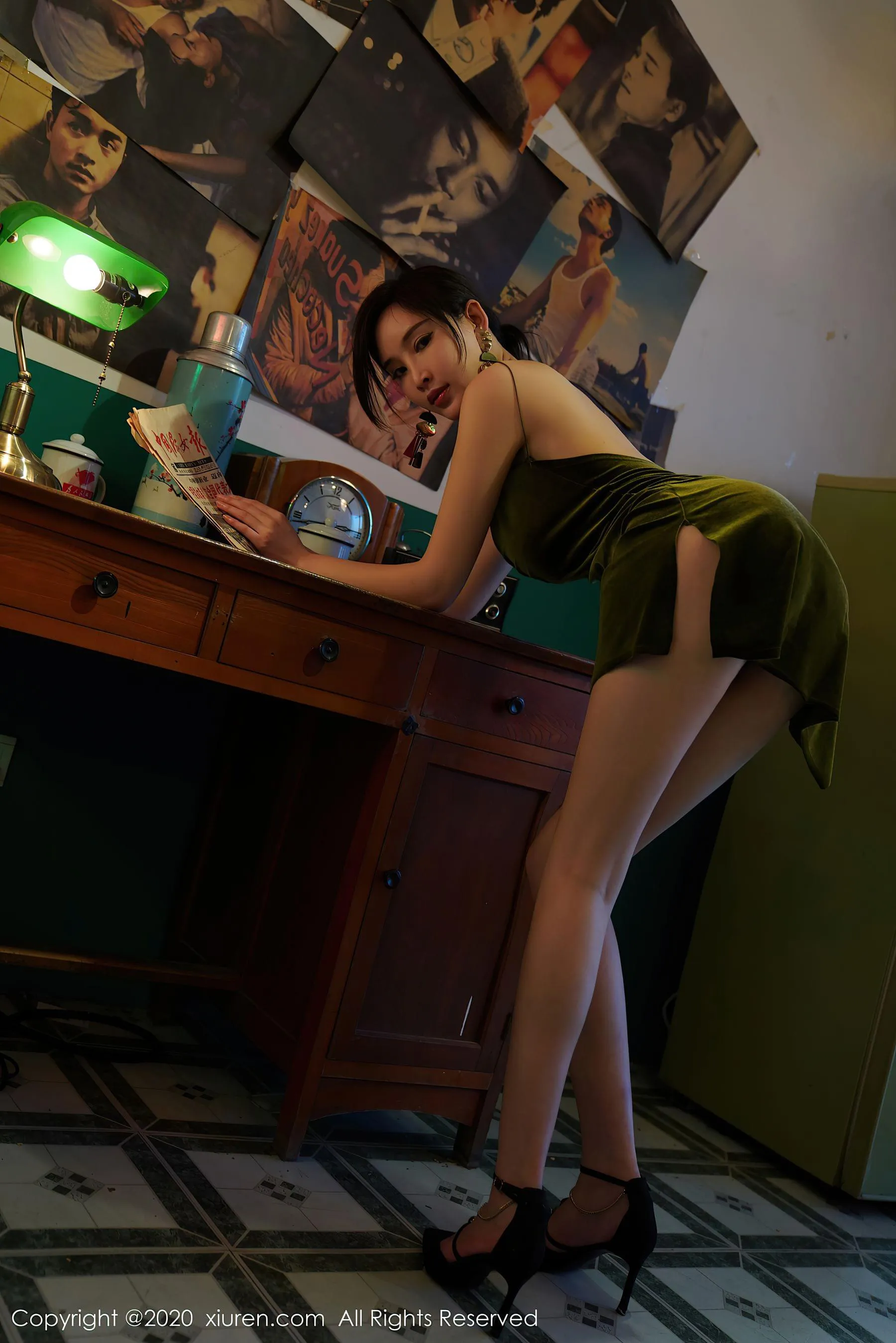 图片[4]-秀人 No.2477 奶瓶土肥圆矮挫丑黑穷-COS写真在线网