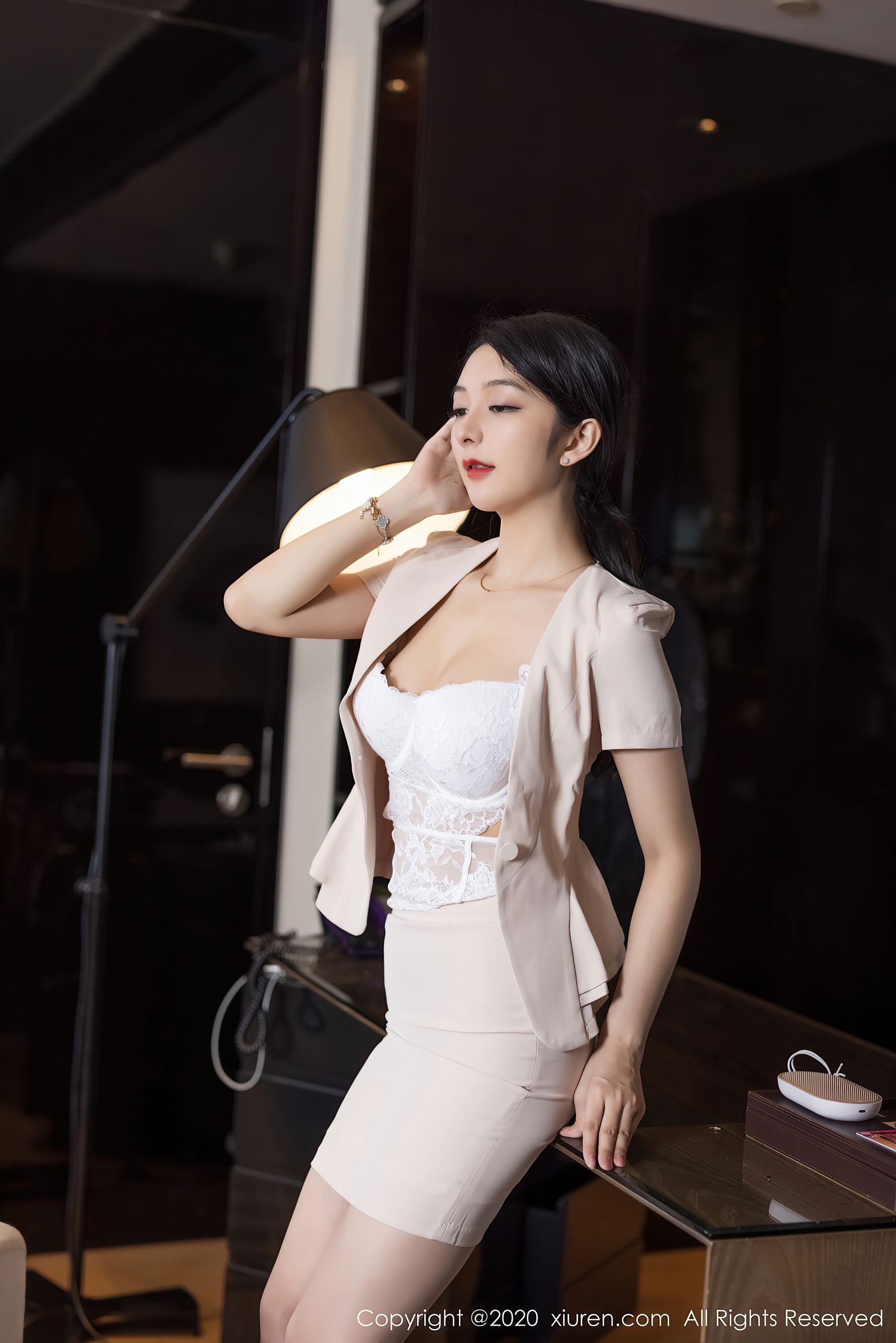 图片[2]-秀人 No.2619 Angela小热巴-COS写真在线网