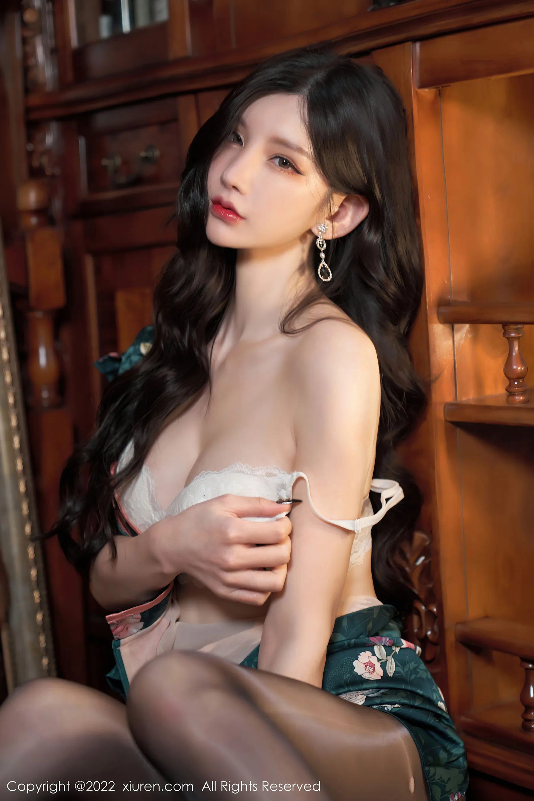 图片[2]-秀人网 No.4695 周于希Sally 黑丝美腿-COS写真在线网