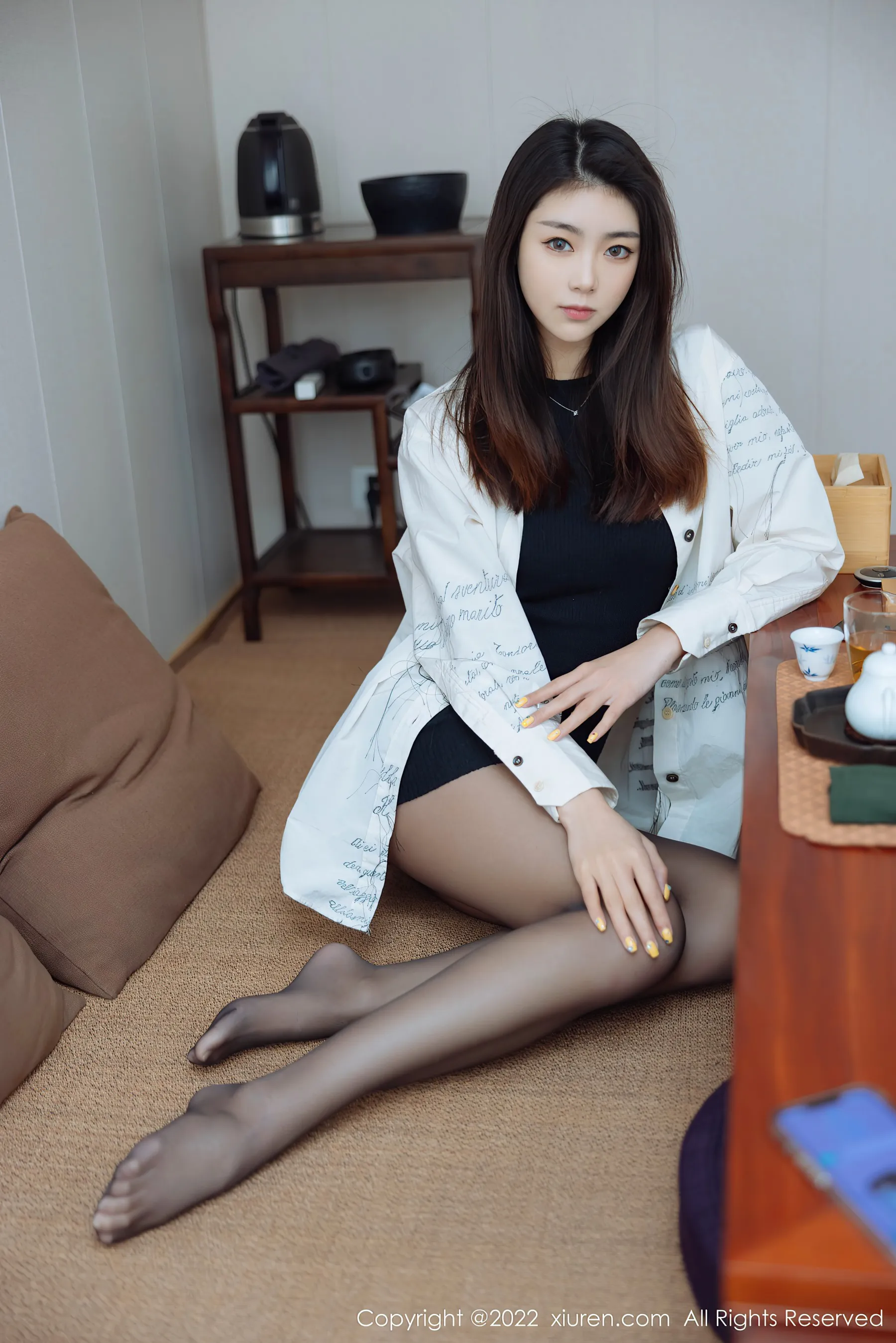 图片[2]-秀人网 No.4832 可樂Vicky 黑丝美腿-COS写真在线网