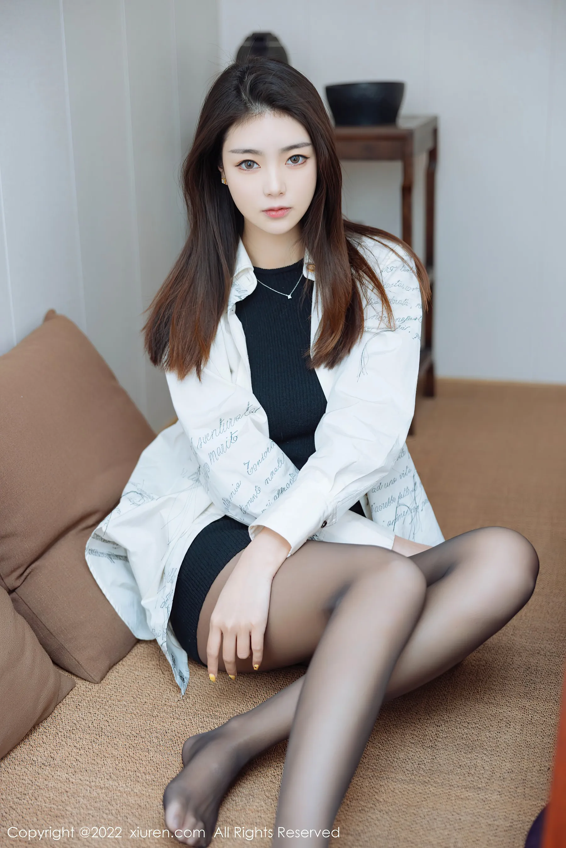 图片[6]-秀人网 No.4832 可樂Vicky 黑丝美腿-COS写真在线网