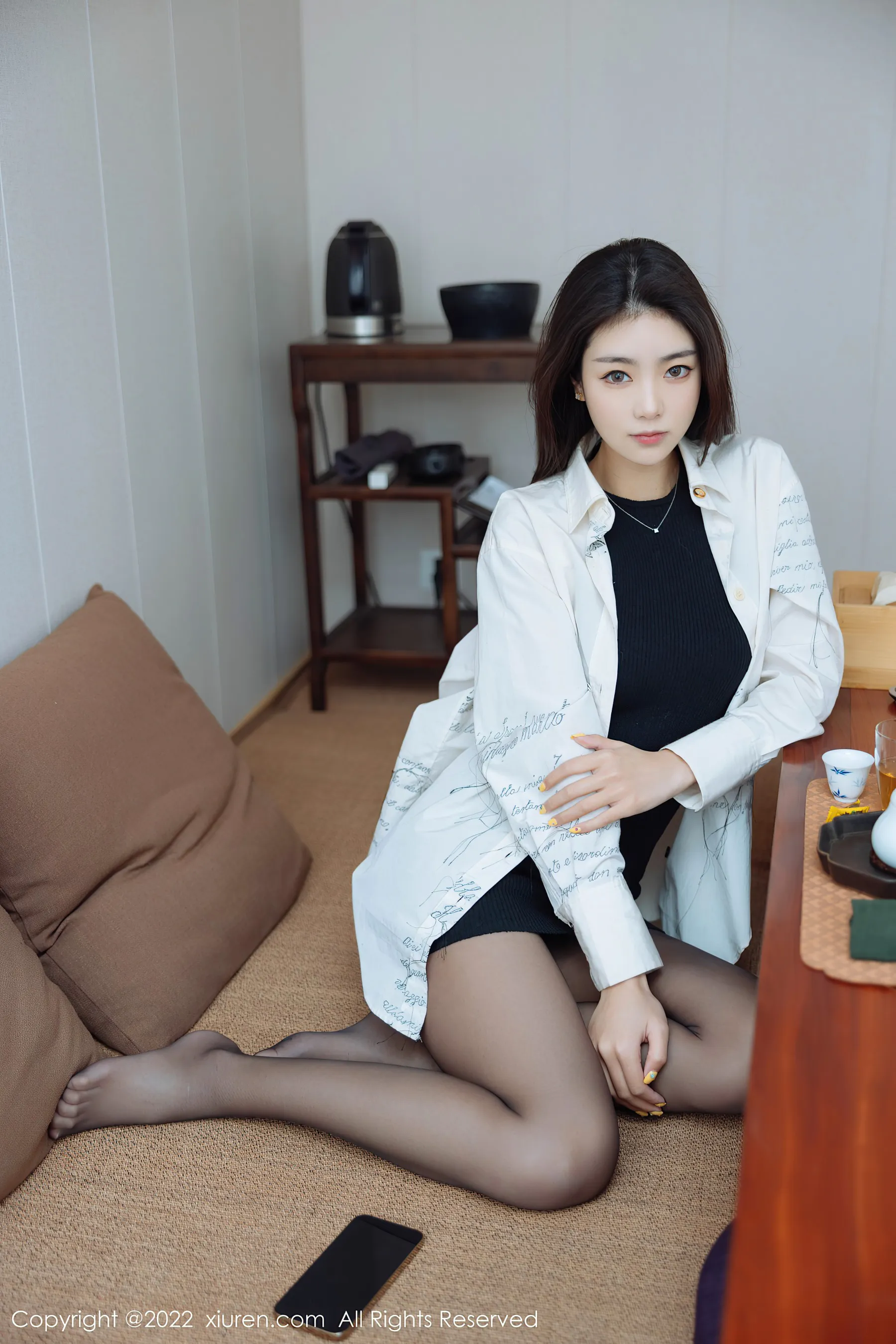 图片[4]-秀人网 No.4832 可樂Vicky 黑丝美腿-COS写真在线网