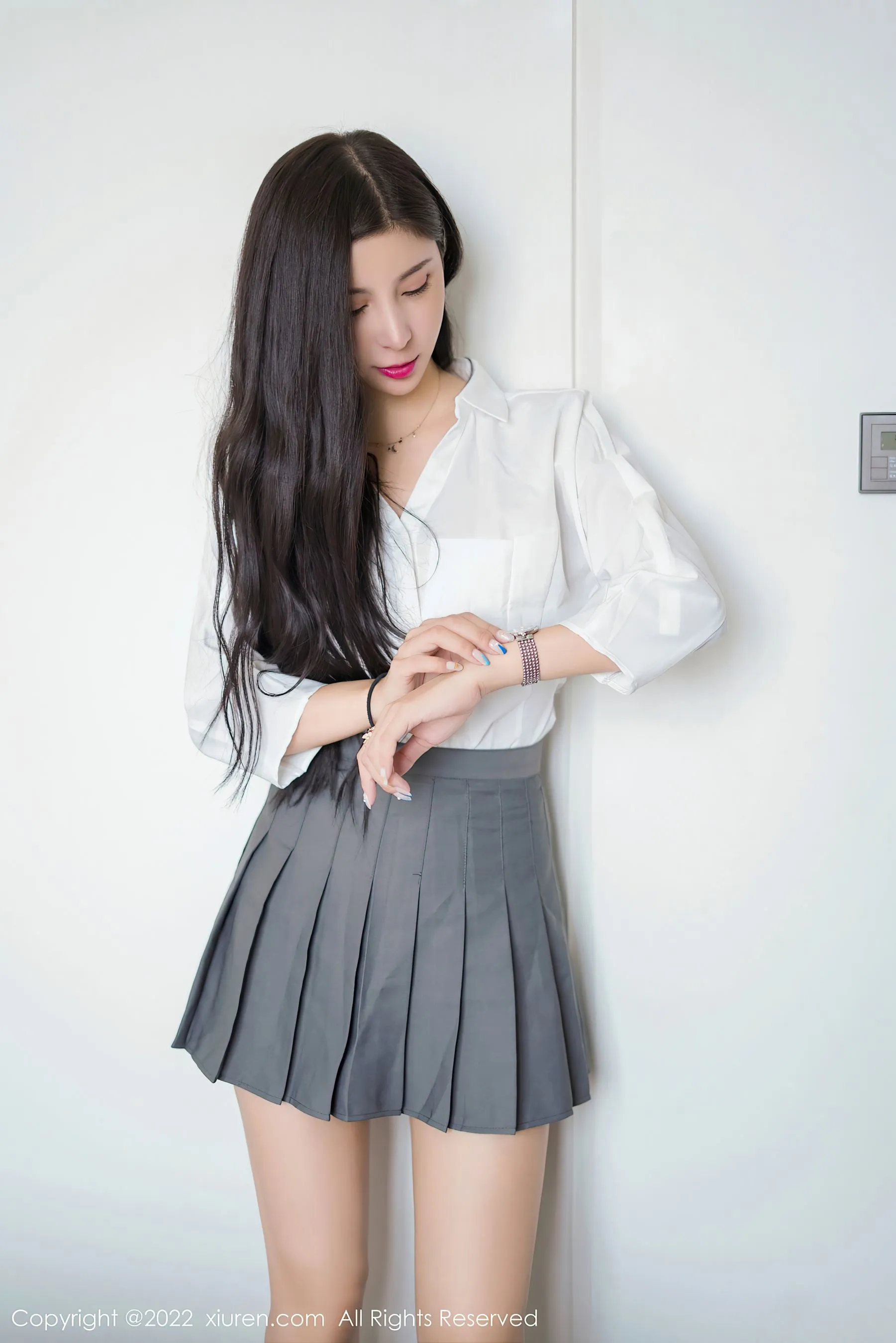 图片[2]-秀人网 No.4918 小蛮妖Yummy 美臀短裙-COS写真在线网
