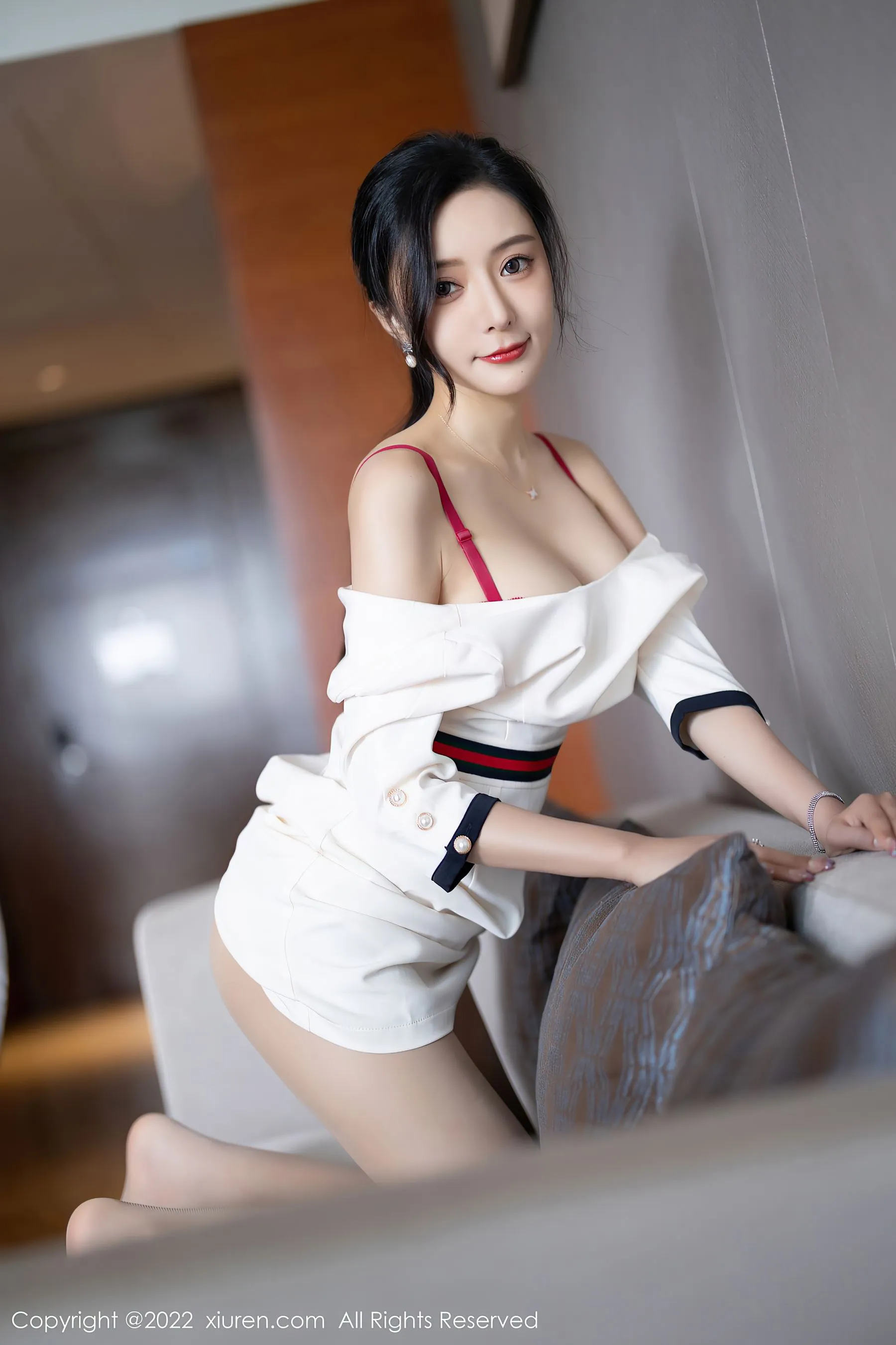 图片[3]-秀人网 No.4963 王馨瑶yanni 制服丝袜-COS写真在线网