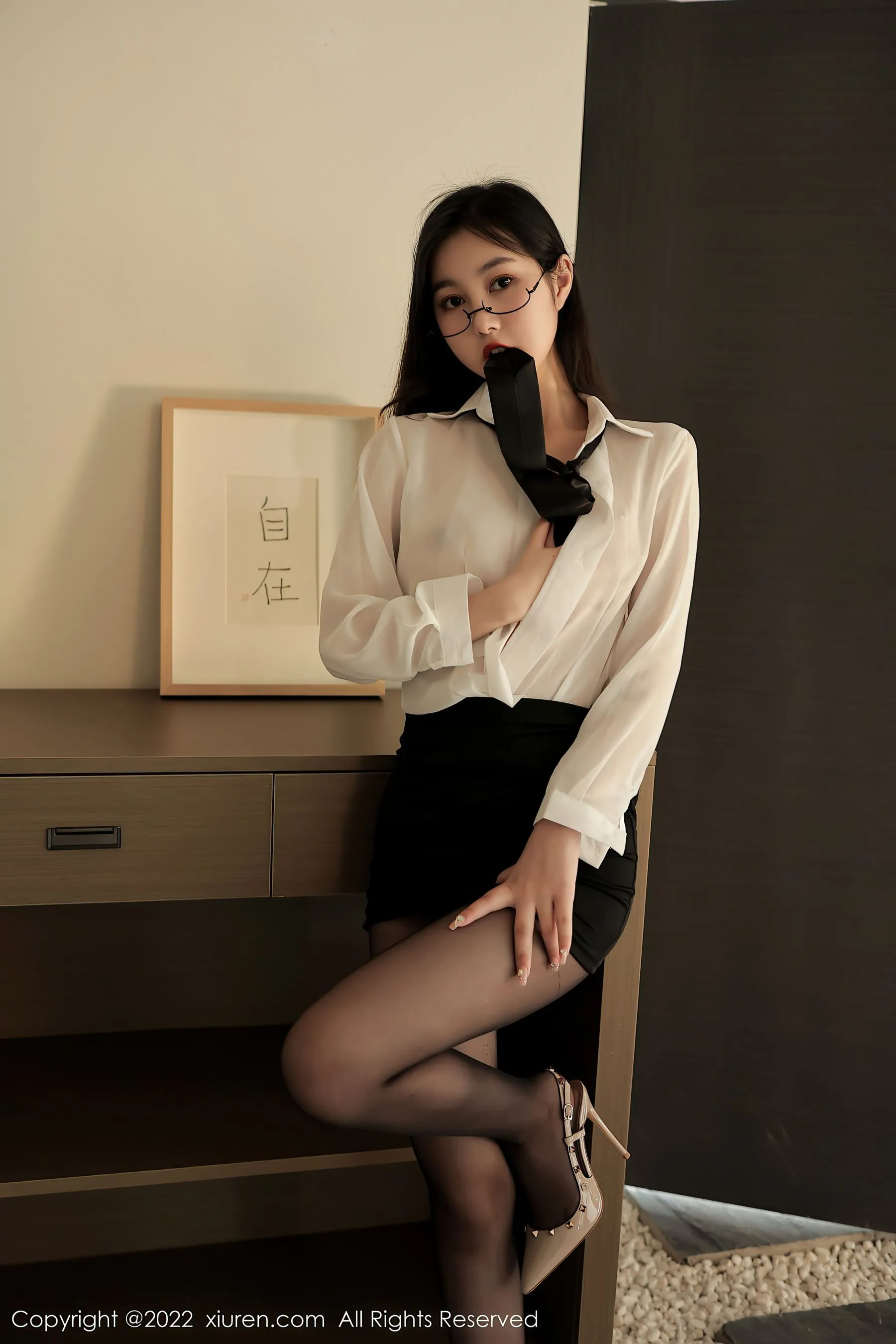 图片[6]-秀人网 No.5117 谢晚晚 黑丝美腿-COS写真在线网
