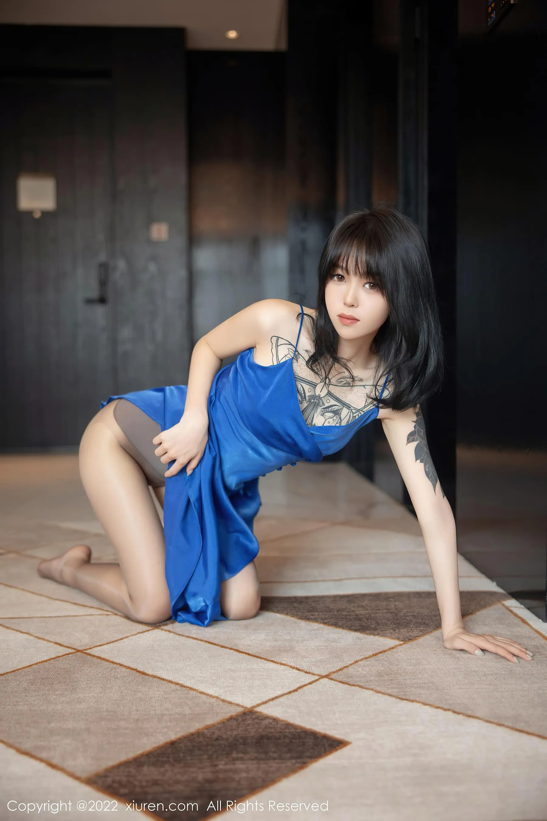 图片[2]-秀人网 No.5165 奶瓶. 吊带裙美腿-COS写真在线网