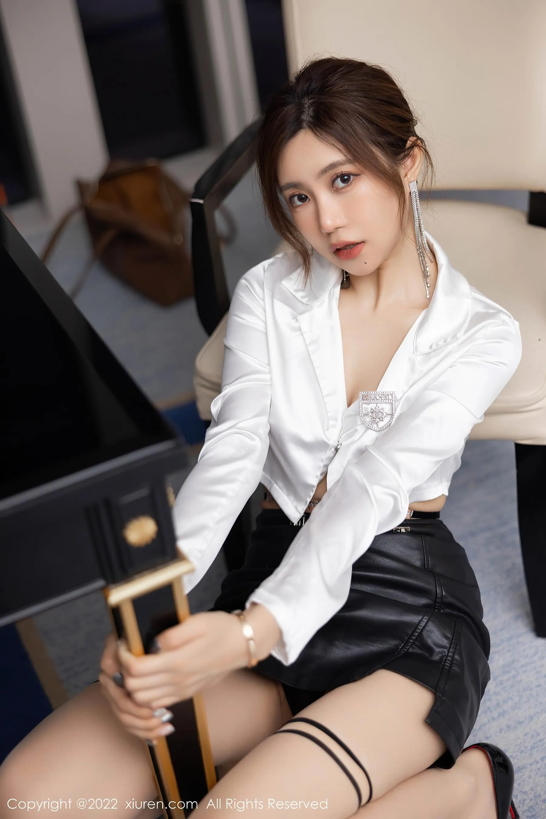 图片[6]-秀人网 No.5189 绮里嘉ula-COS写真在线网