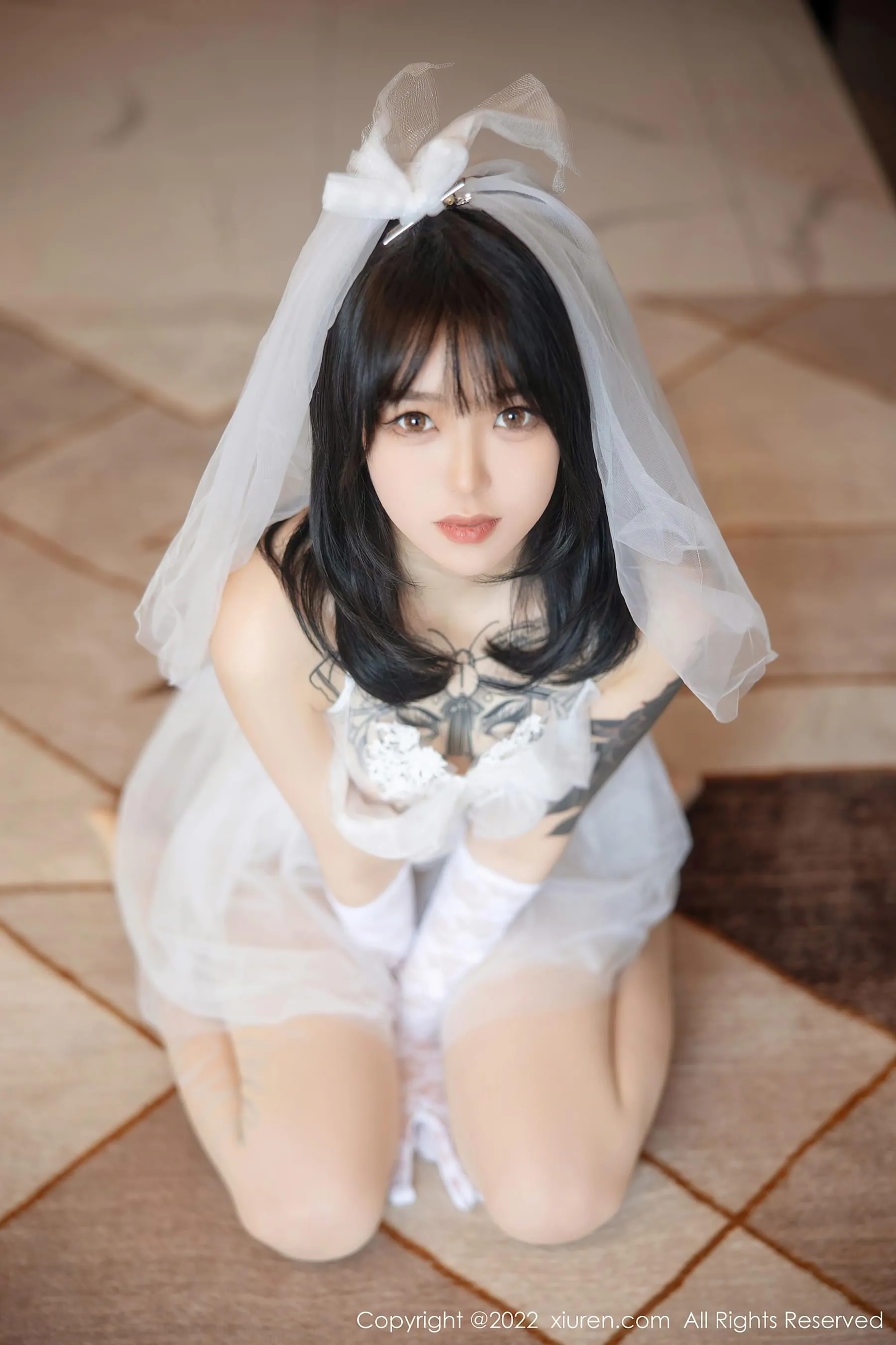 图片[3]-秀人网 No.5212 奶瓶. 婚纱服美腿-COS写真在线网