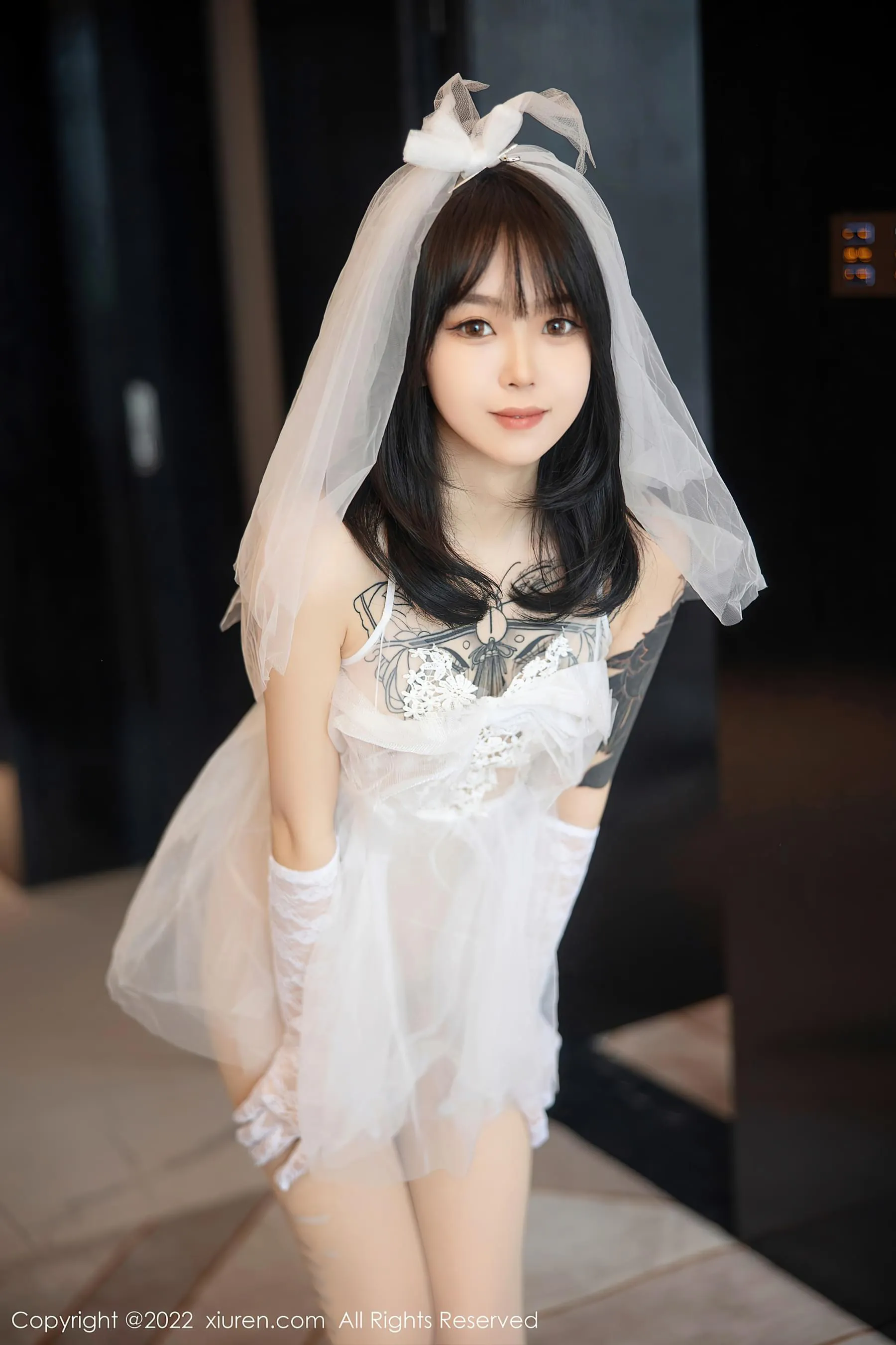 图片[2]-秀人网 No.5212 奶瓶. 婚纱服美腿-COS写真在线网