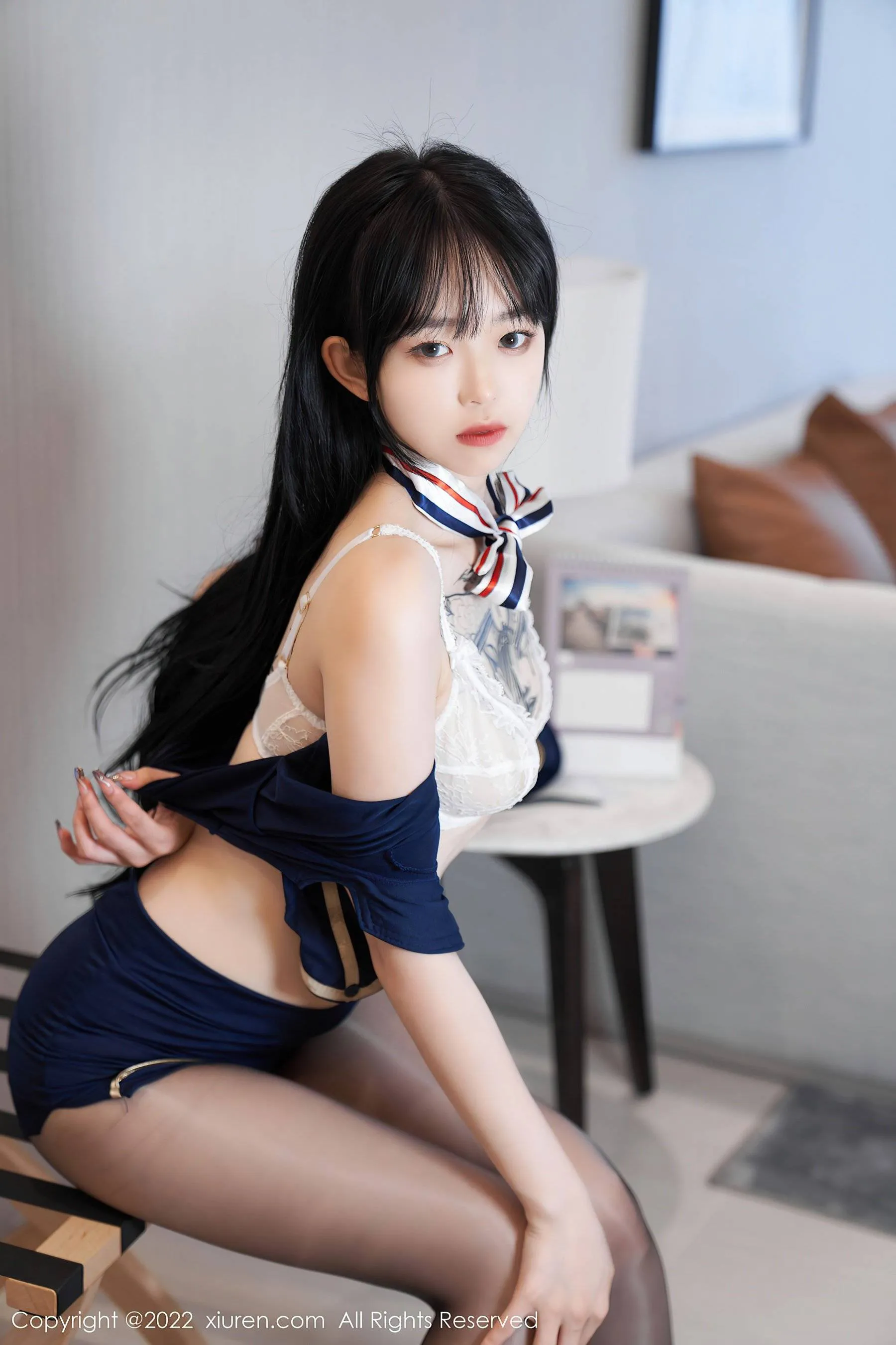 图片[2]-秀人网 No.5352 奶瓶. 制服美腿-COS写真在线网