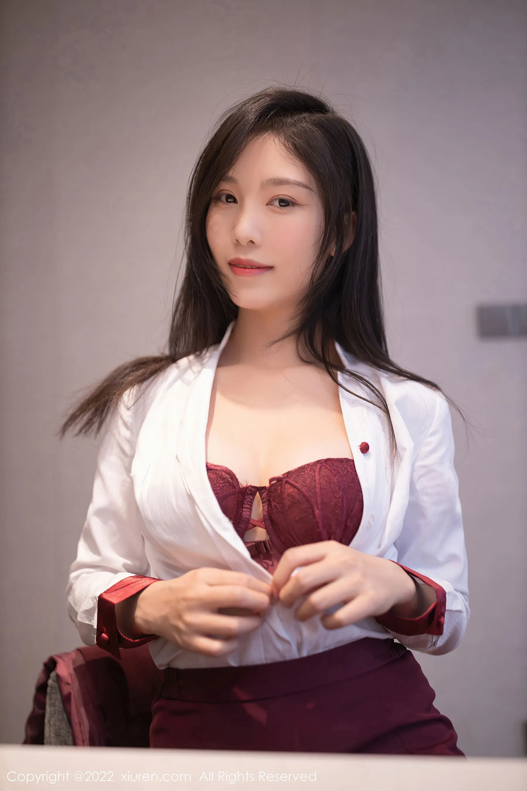 图片[2]-秀人网 No.5485 利世 制服美腿-COS写真在线网