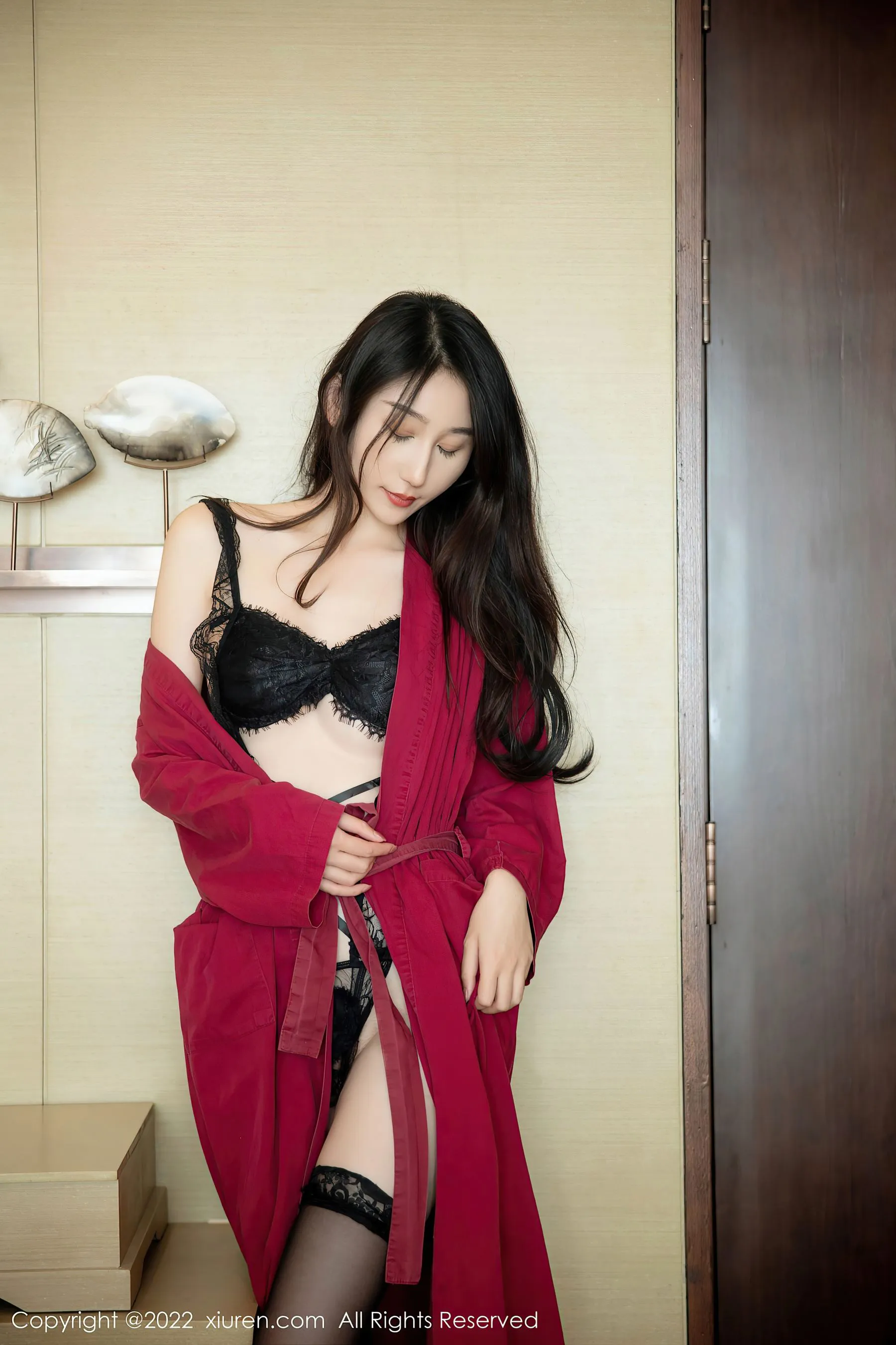 图片[2]-秀人网 No.5624 薇薇酱 新人美腿-COS写真在线网
